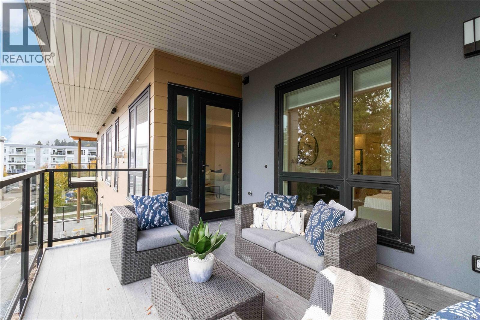 305 990 Doumac Avenue, Saanich