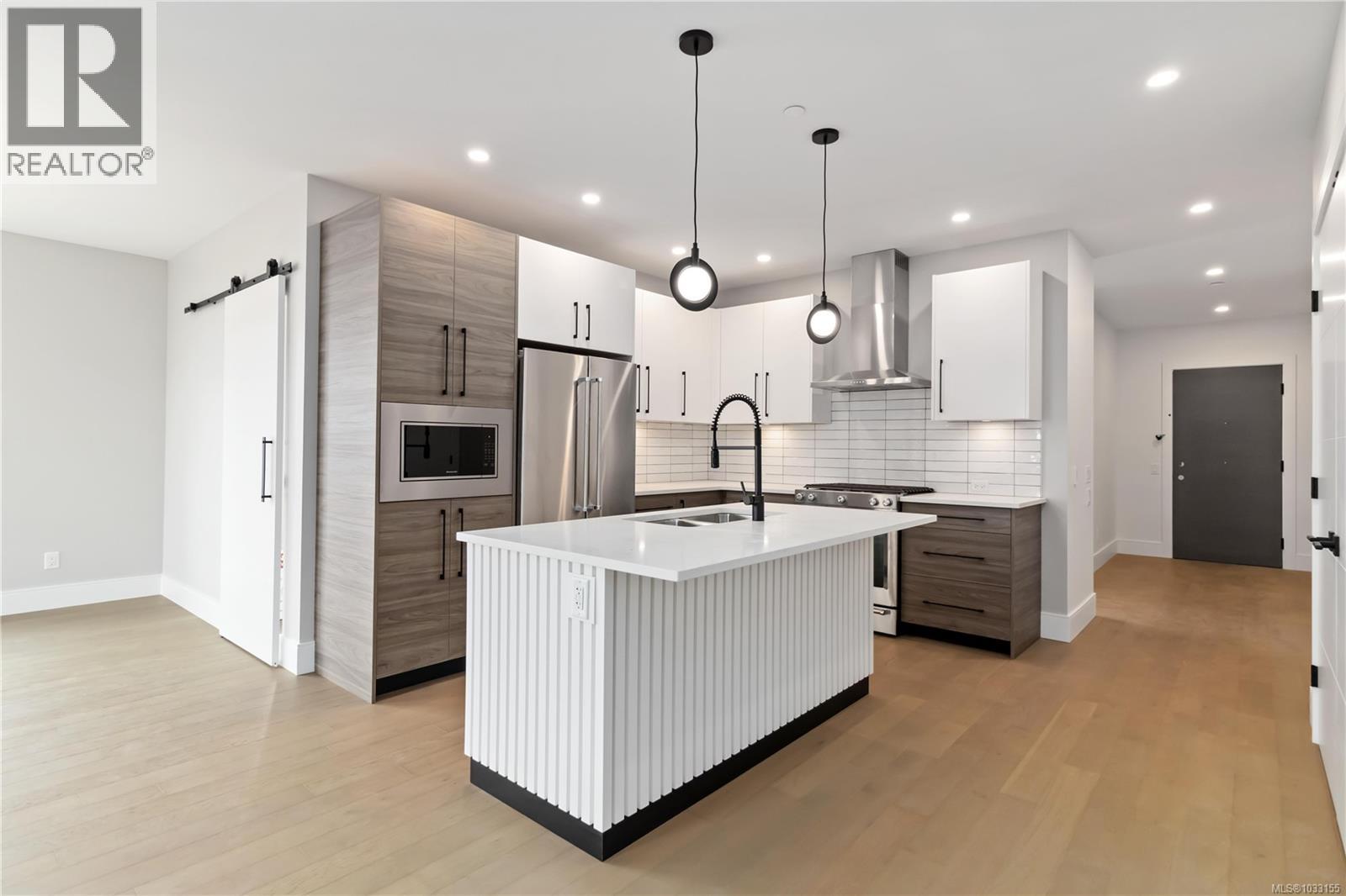 306 990 Doumac Avenue, Saanich