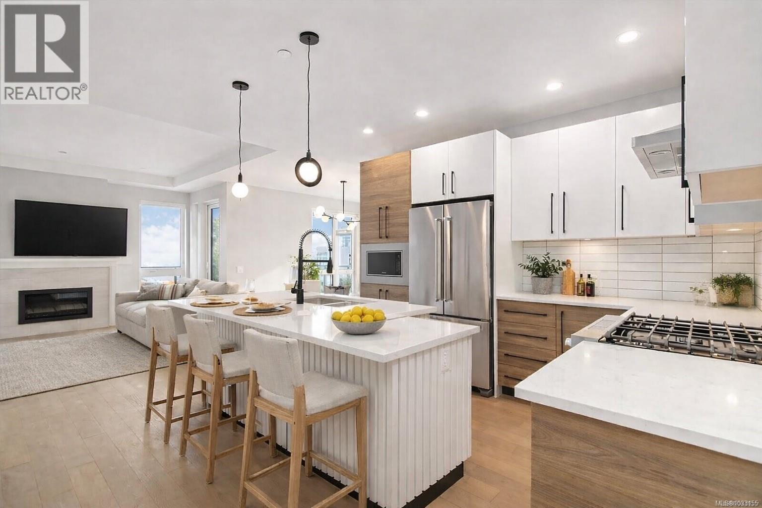 306 990 Doumac Avenue, Saanich