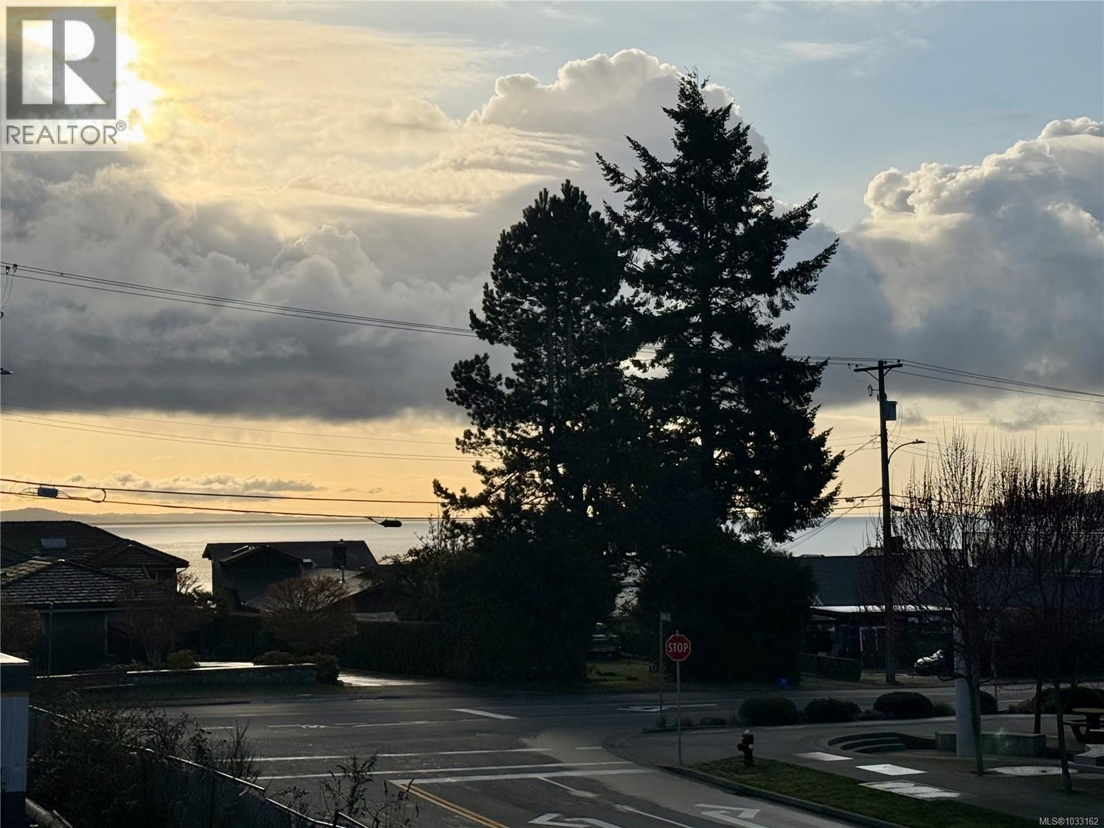 206 990 Doumac Avenue, Saanich