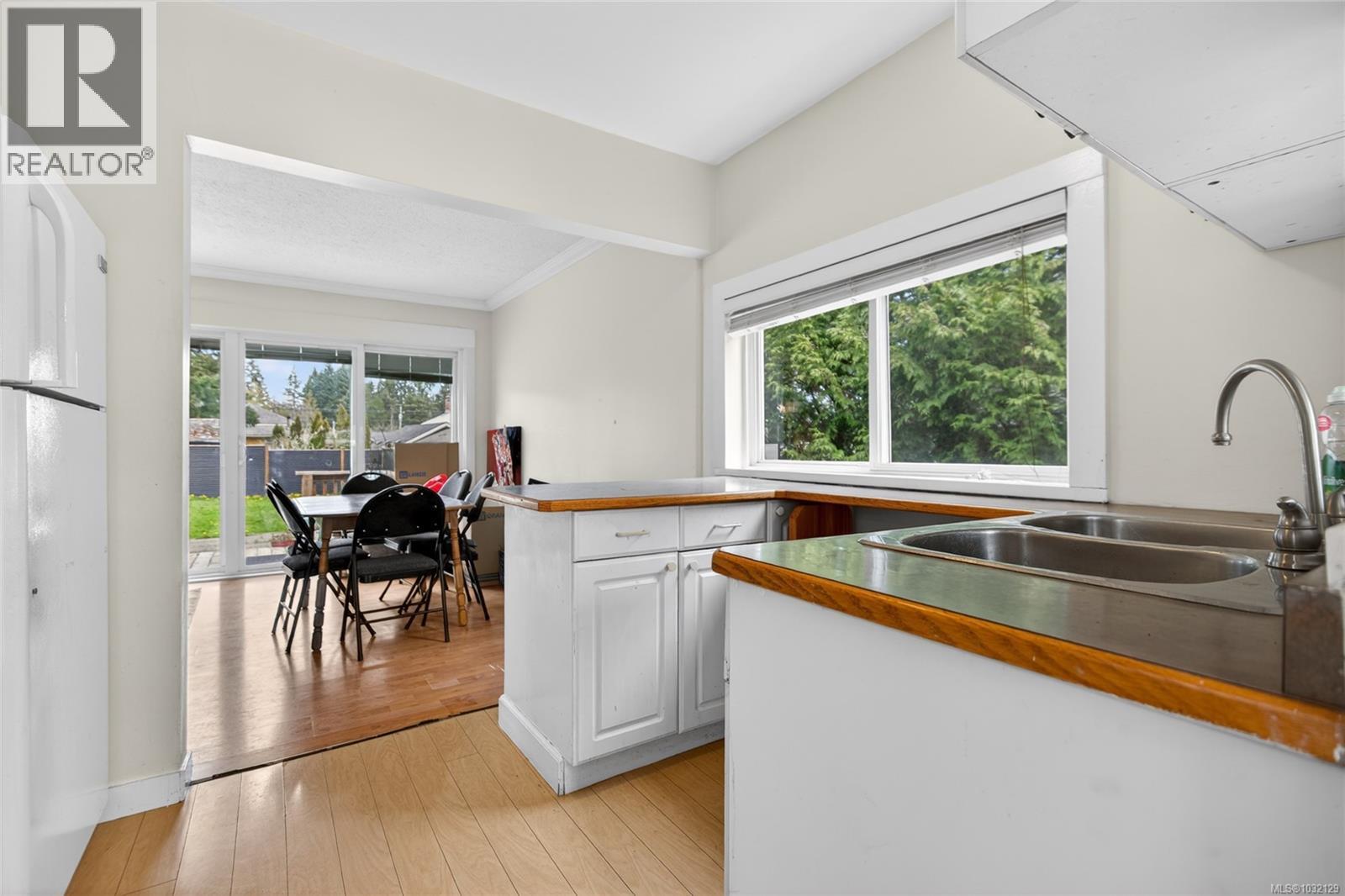 2818 Maryport Ave - 8