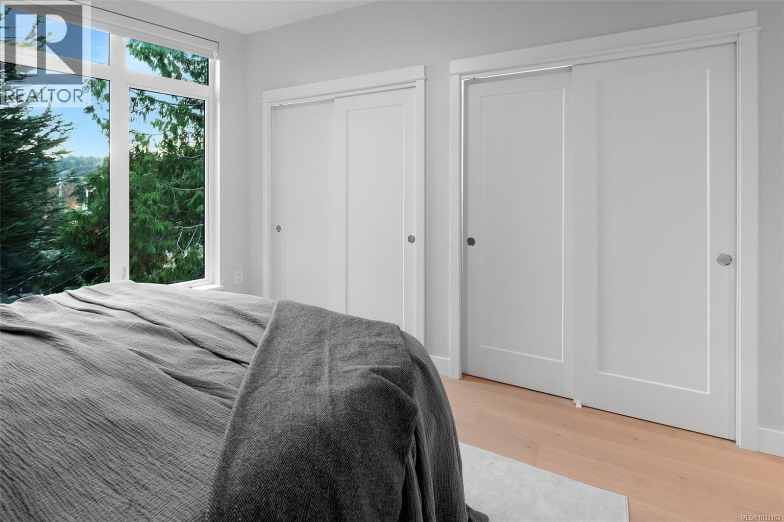 203 5229 Cordova Bay Road, Saanich