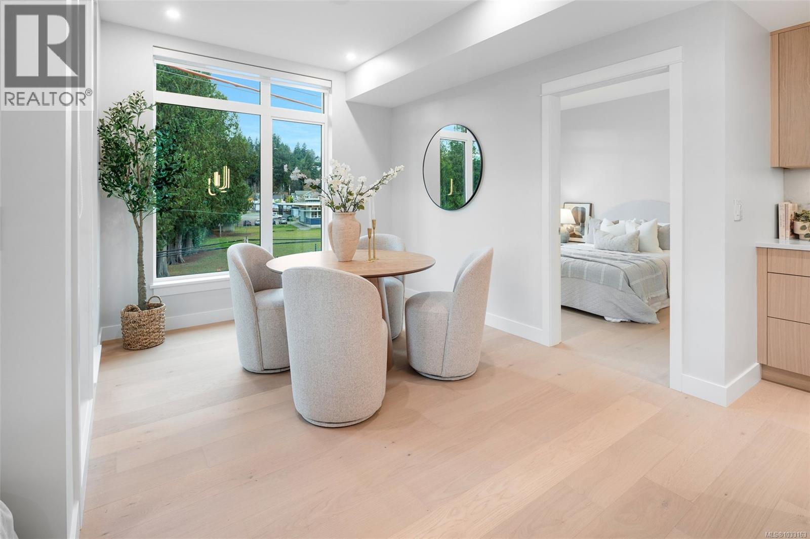 203 5229 Cordova Bay Road, Saanich