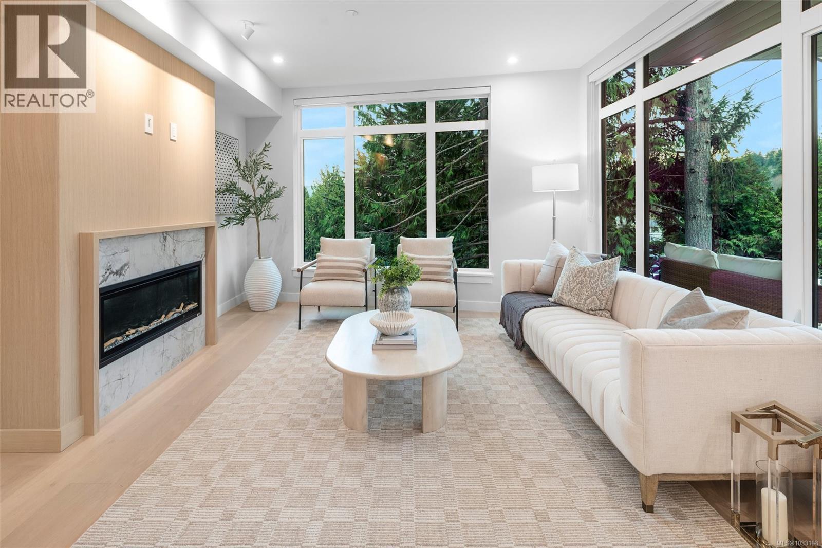 203 5229 Cordova Bay Road, Saanich