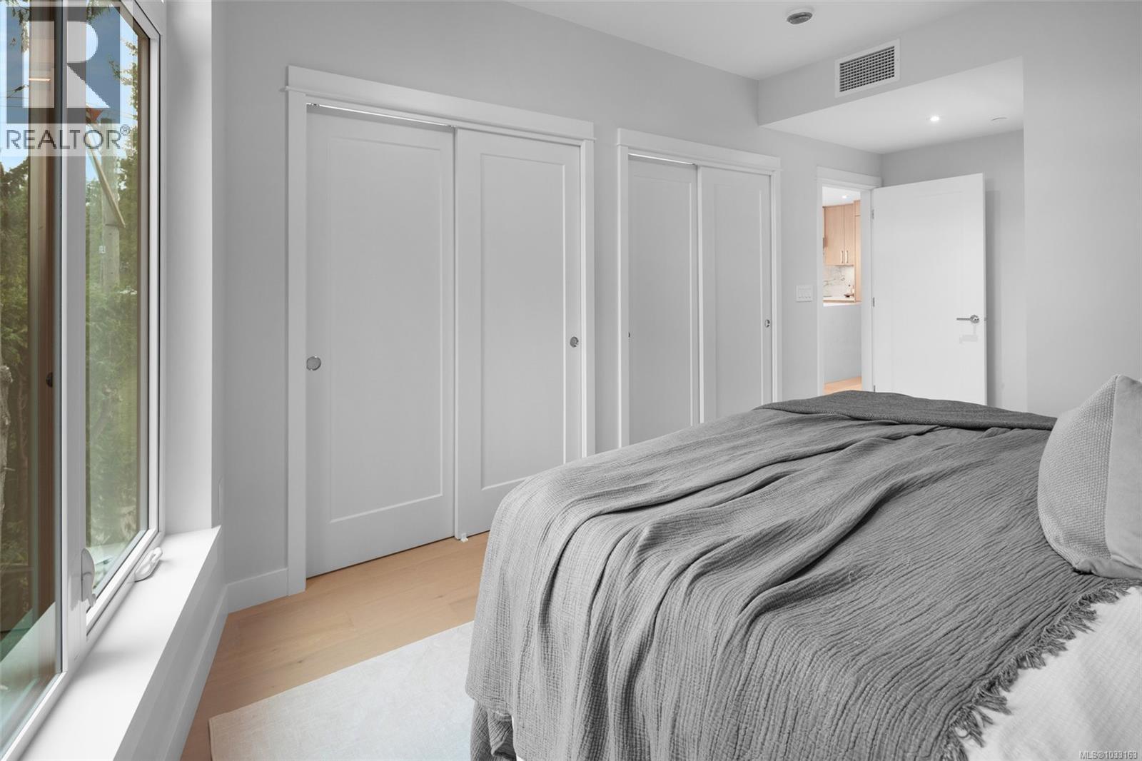 203 5229 Cordova Bay Road, Saanich