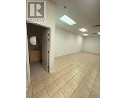 34 - 20 Wertheim Court, Richmond Hill, ON L4B3A8 Photo 10