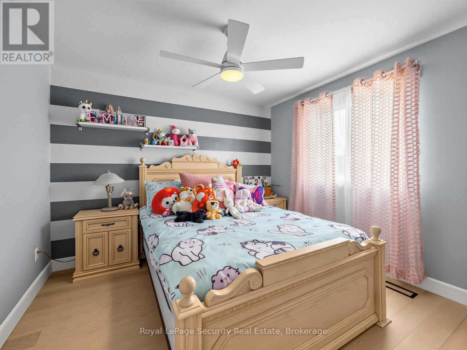 14 JEREMY PLACE - 26