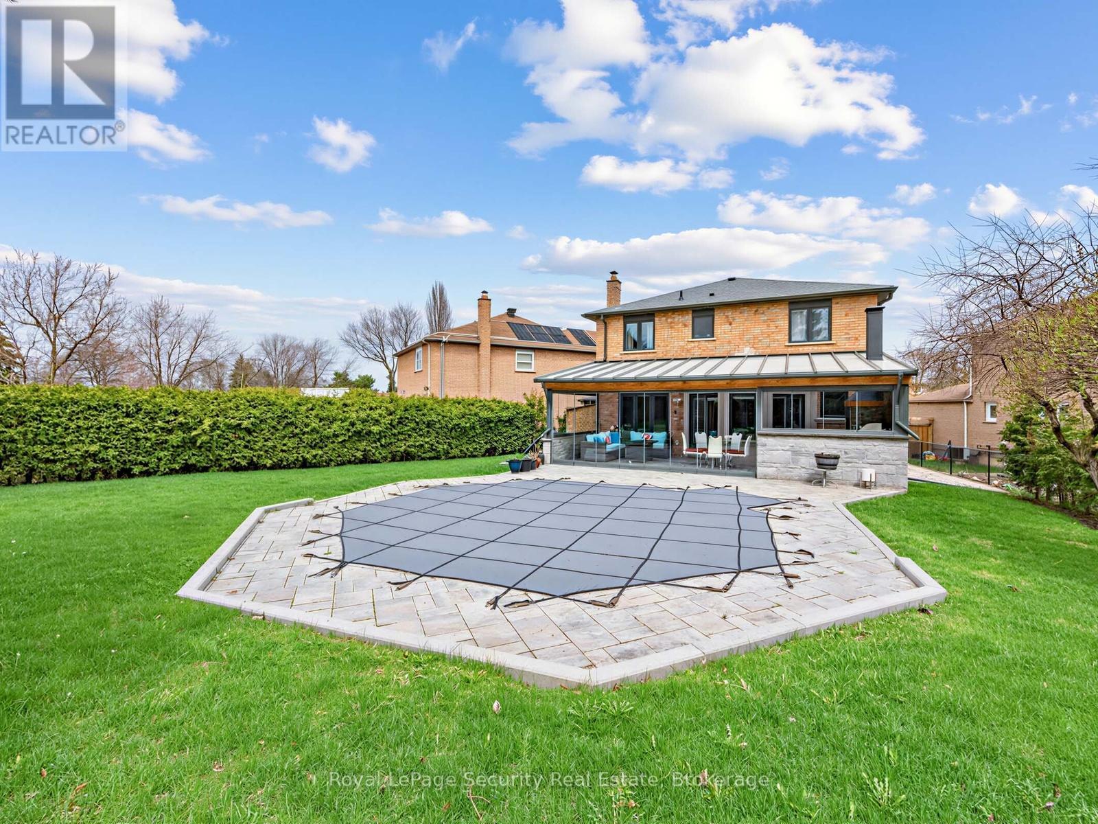 14 JEREMY PLACE - 34