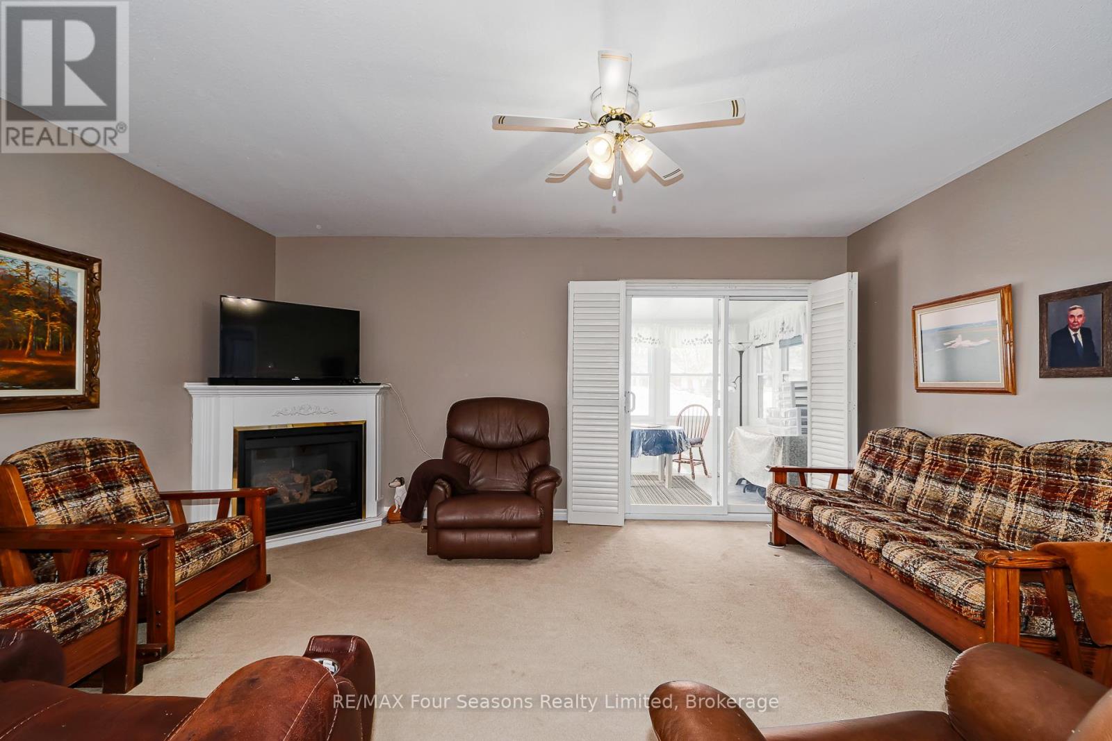 #49 275 HURON STREET - 14