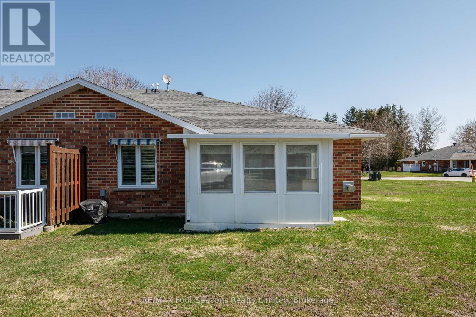 #49 275 HURON STREET - 28