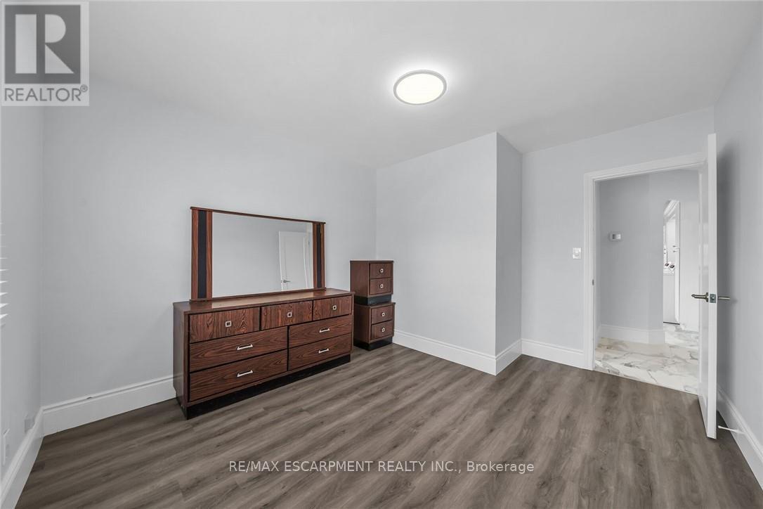 8 SHYNAL AVENUE - 21
