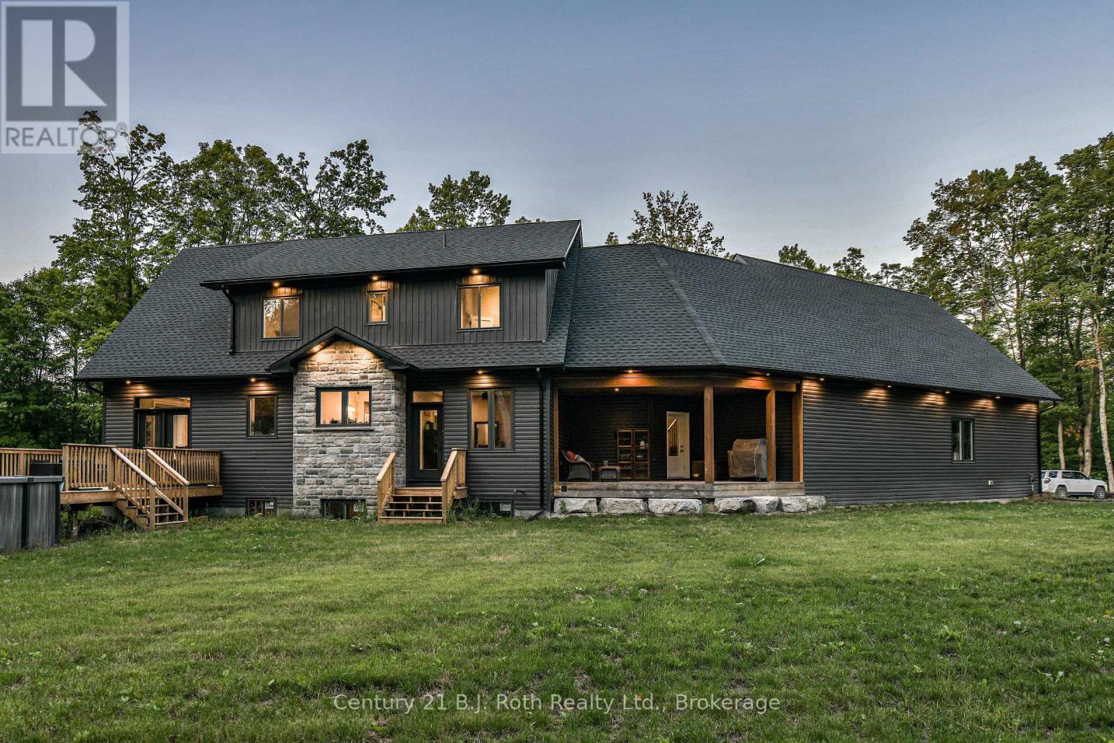 Rear covered Deck