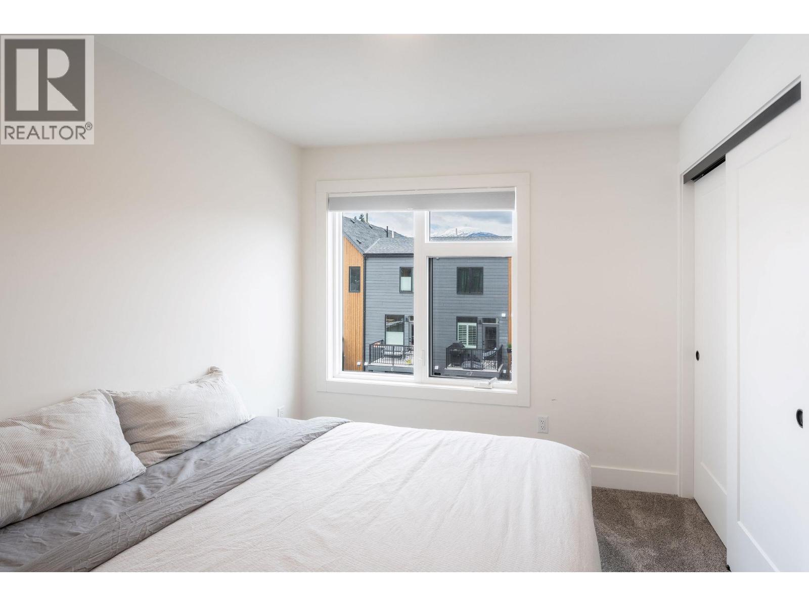 #13 414 Humbert Street - 25