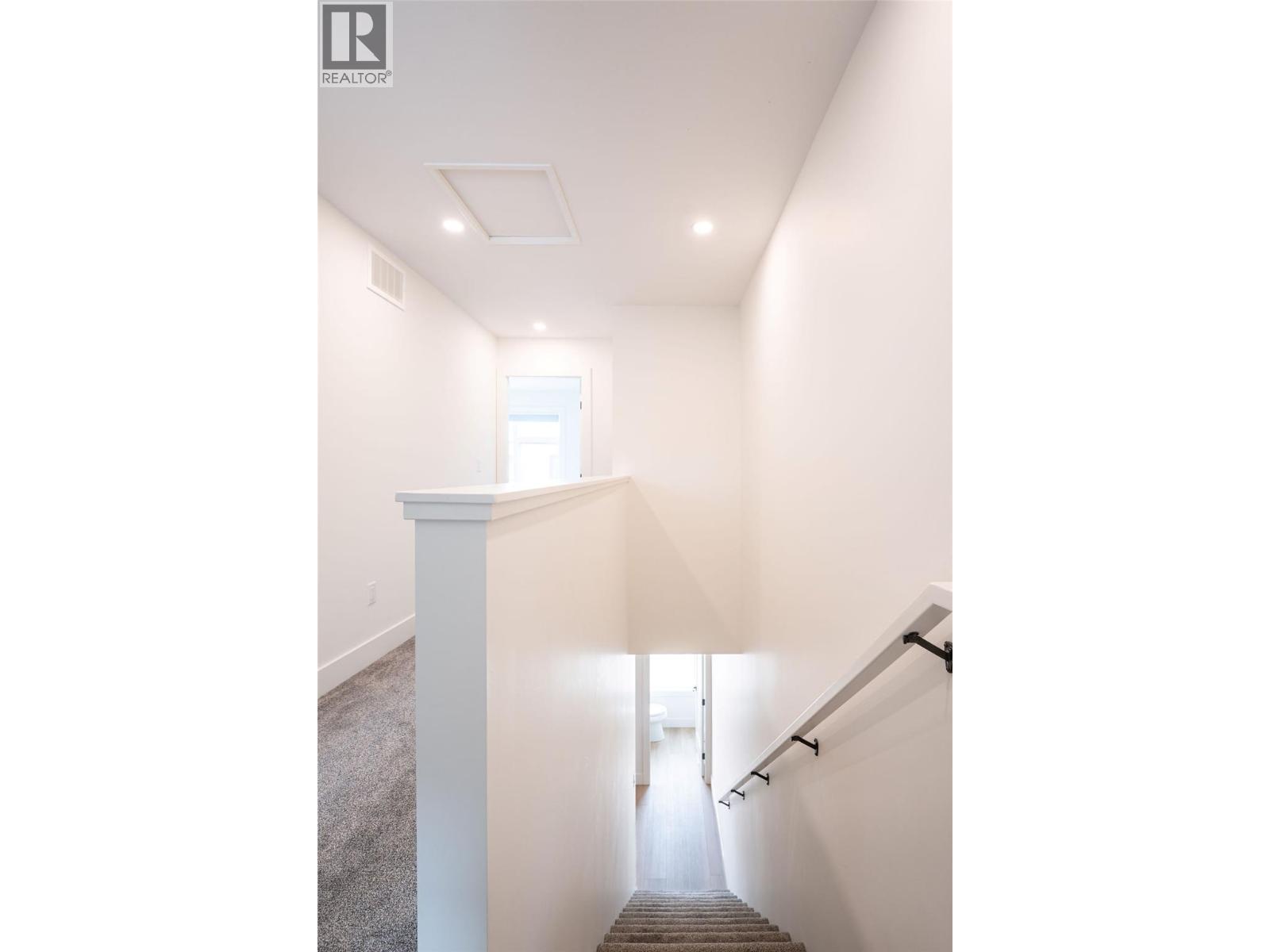 #13 414 Humbert Street - 31