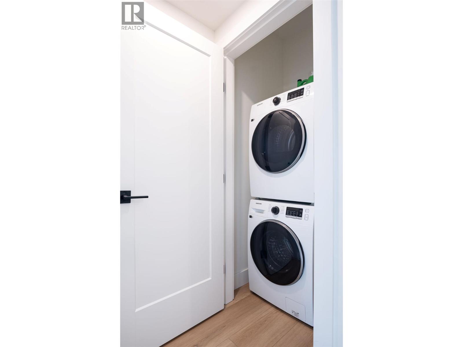 #13 414 Humbert Street - 32