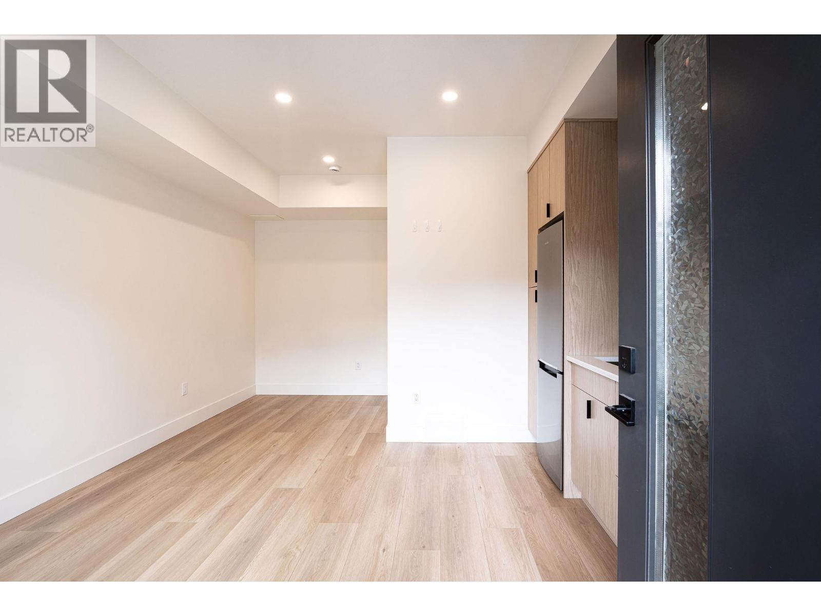 #13 414 Humbert Street - 33