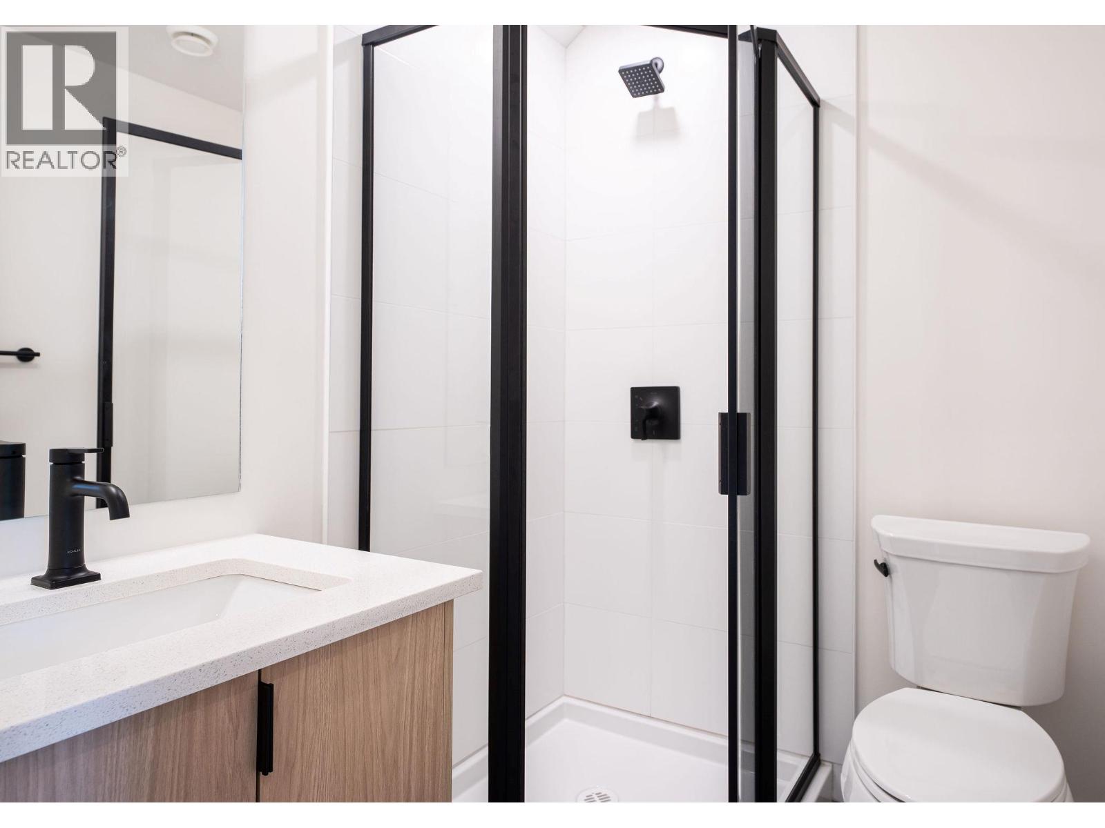 #13 414 Humbert Street - 36