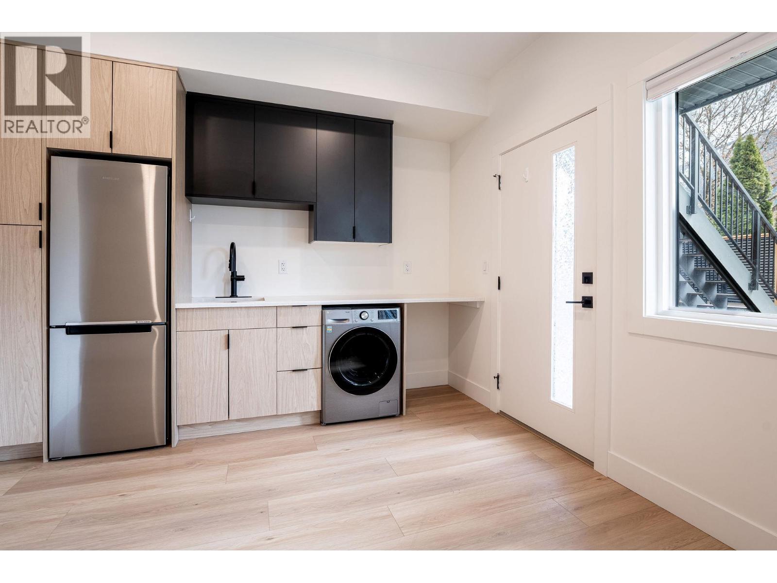 #13 414 Humbert Street - 35