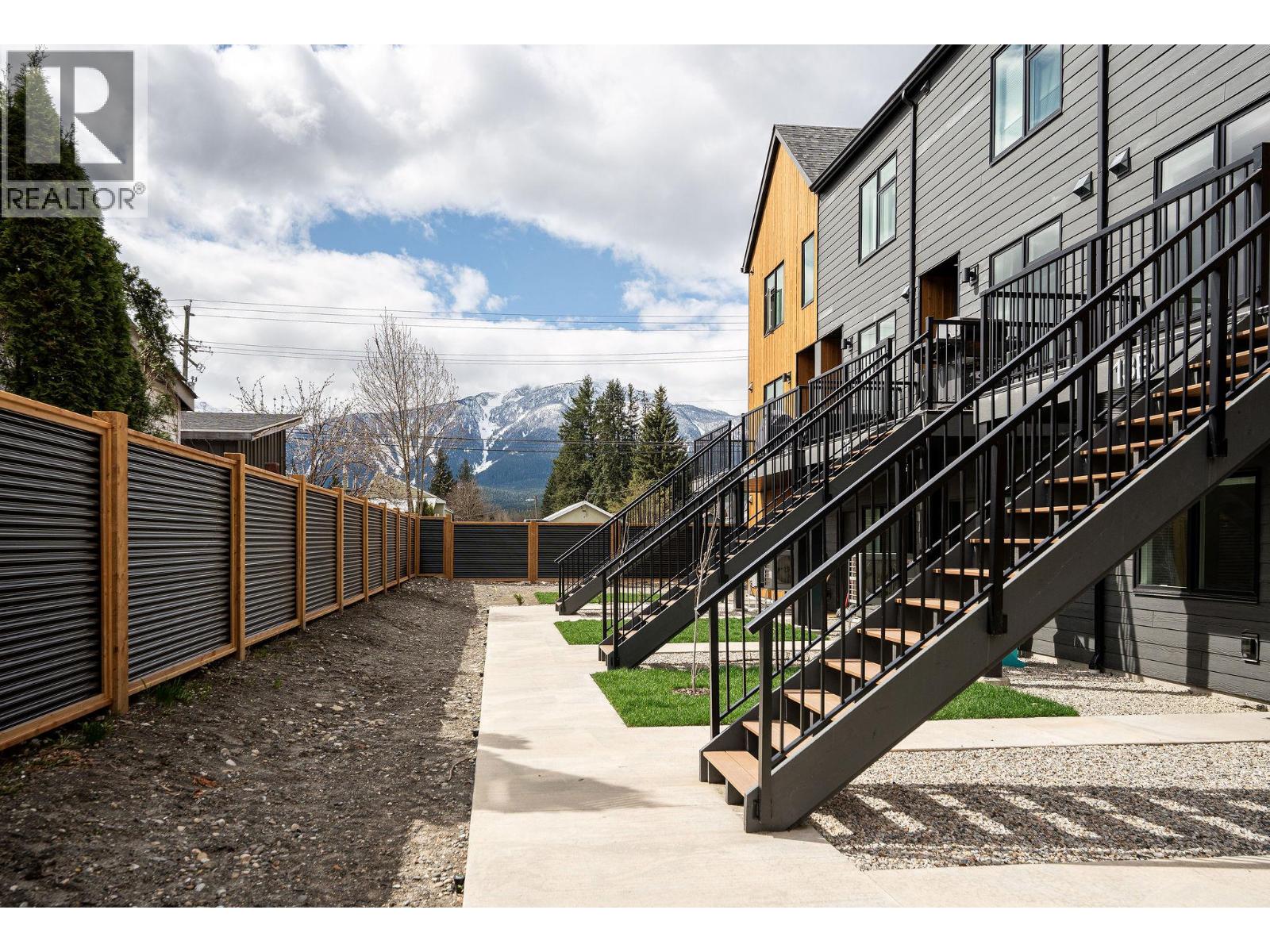 #13 414 Humbert Street - 19