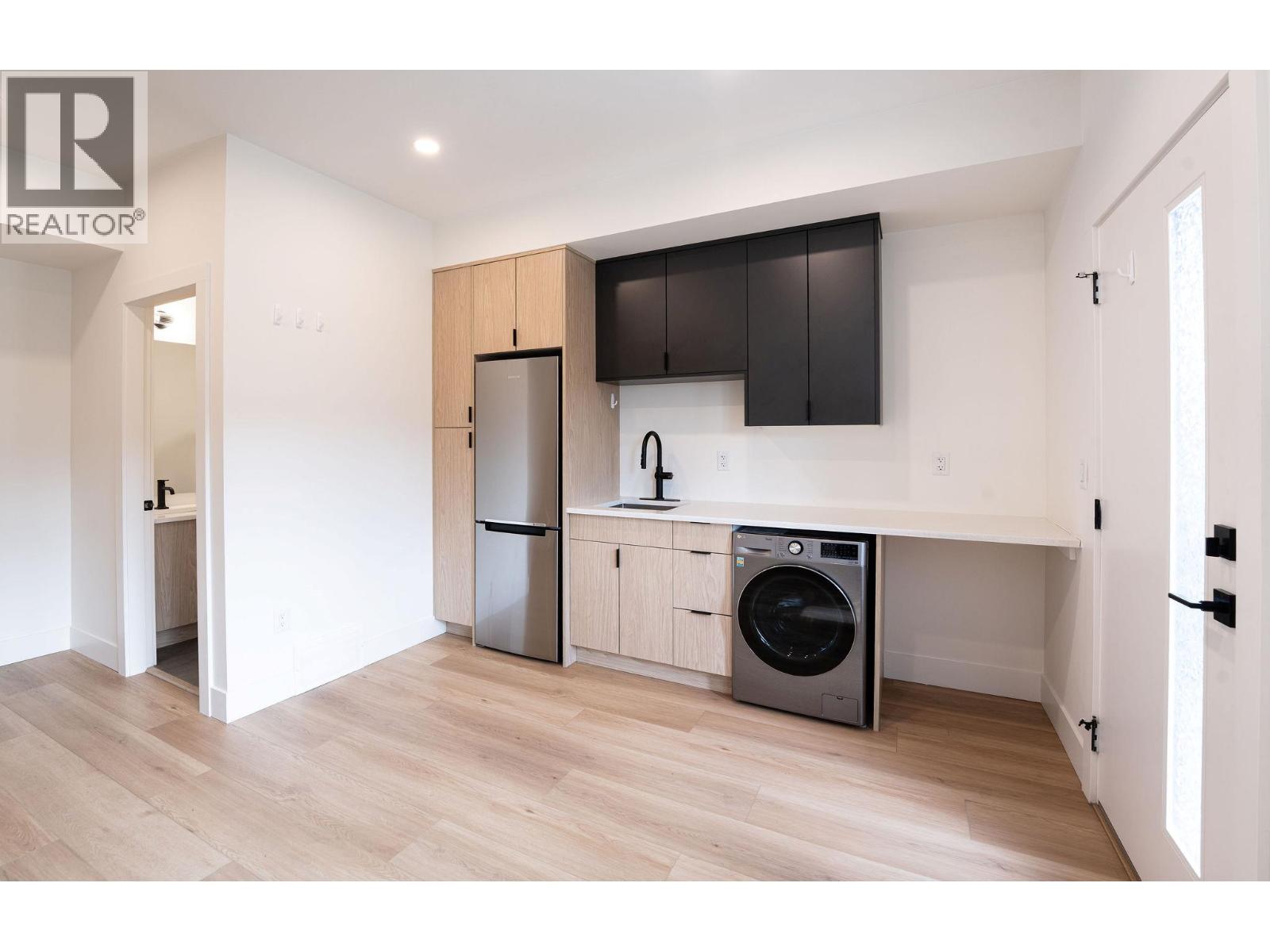 #13 414 Humbert Street - 34