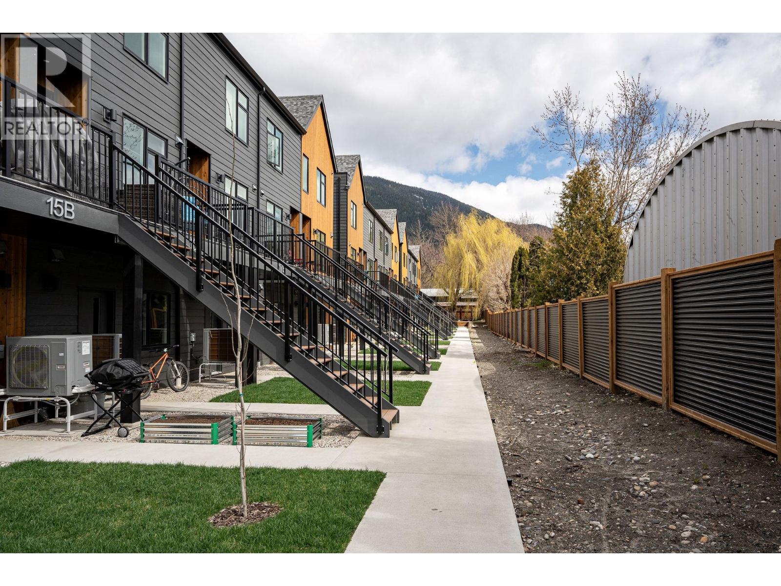 #13 414 Humbert Street - 18