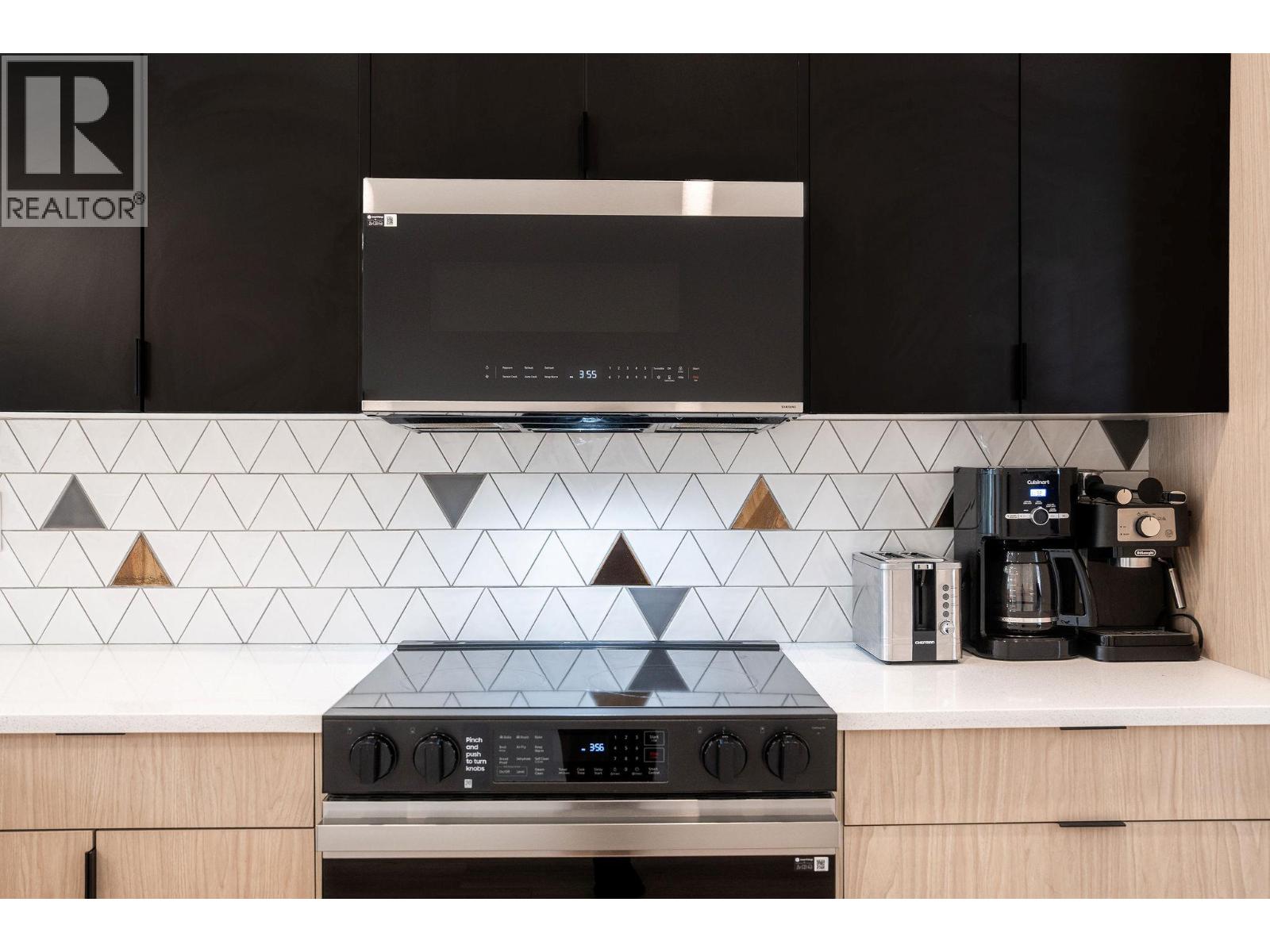 #13 414 Humbert Street - 6