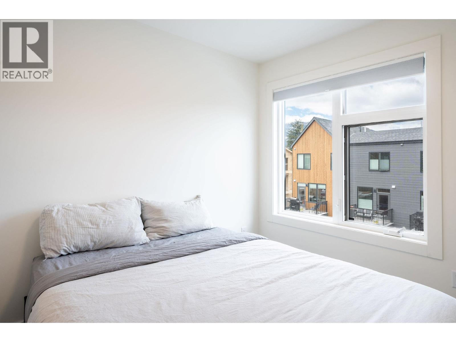 #13 414 Humbert Street - 28