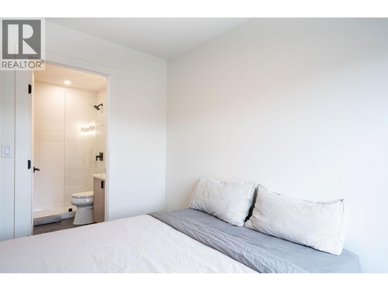 #13 414 Humbert Street - 26