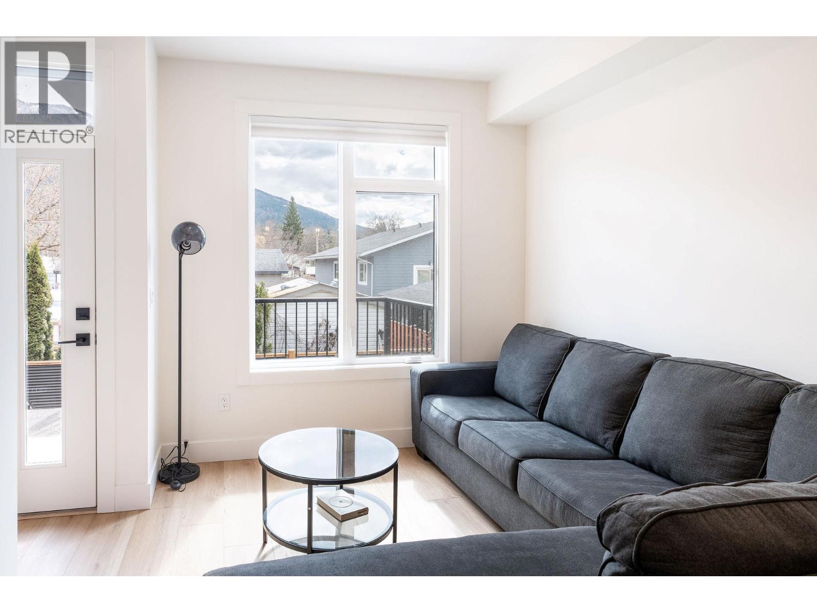 #13 414 Humbert Street - 11