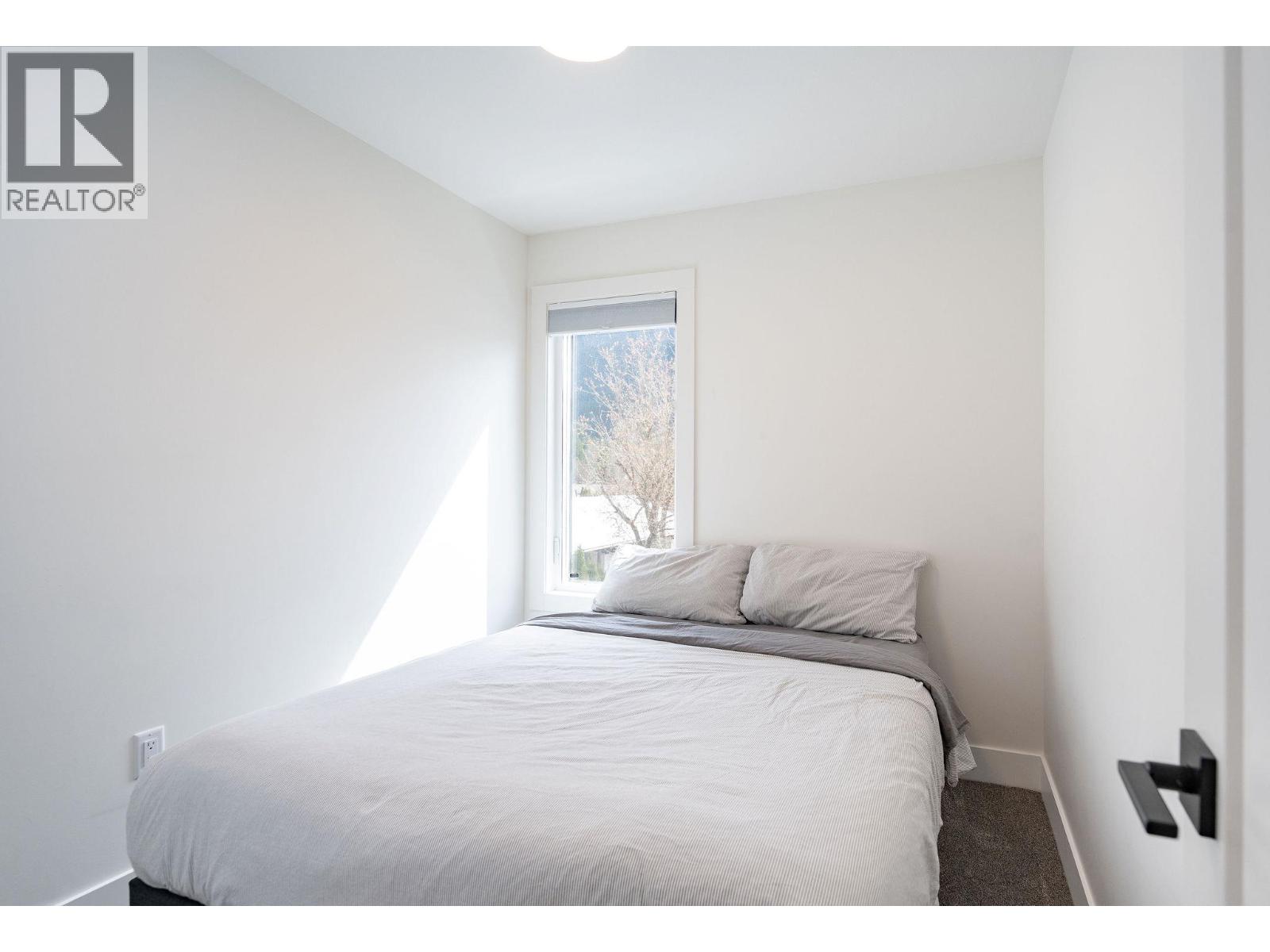 #13 414 Humbert Street - 20