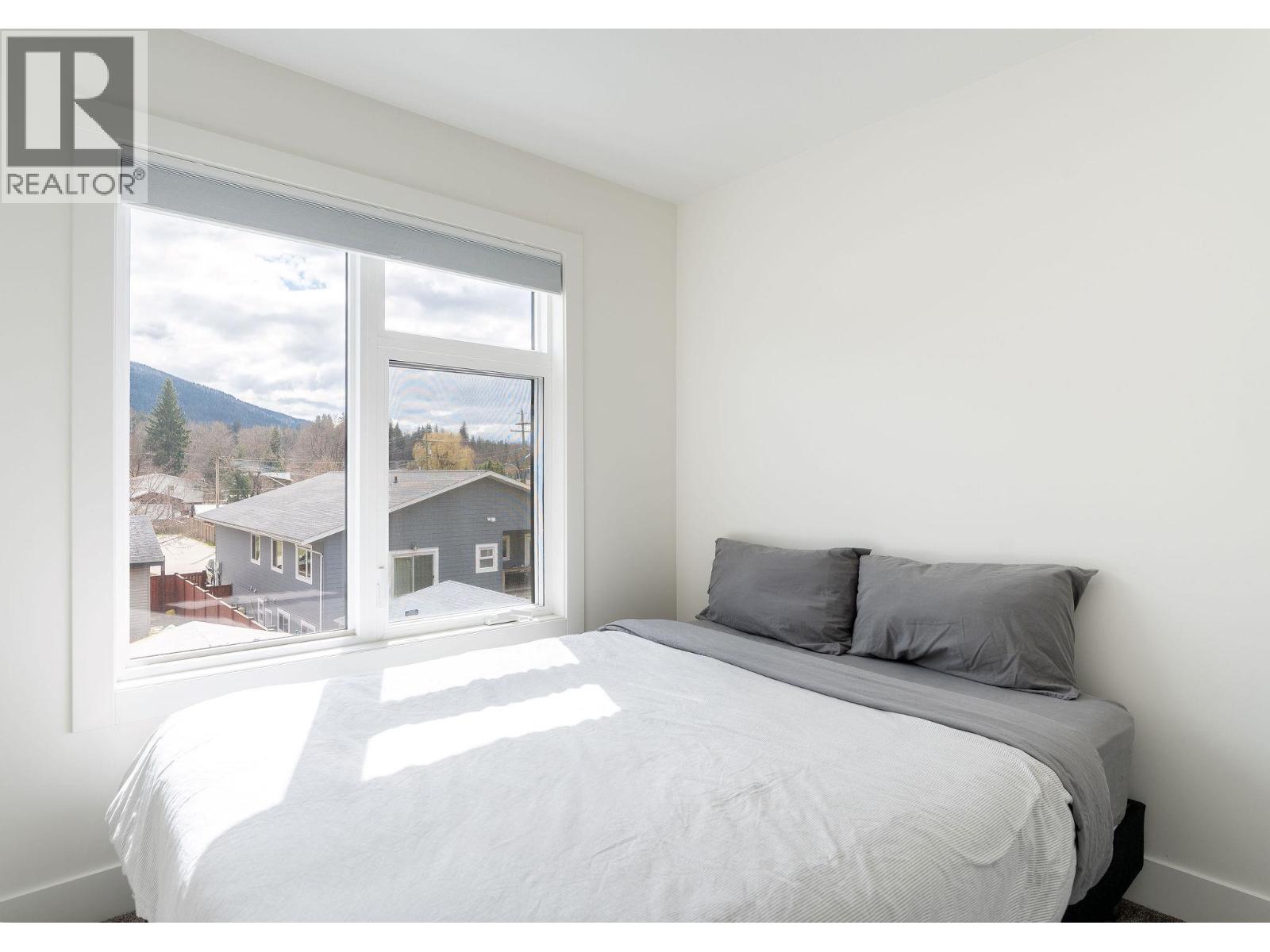 #13 414 Humbert Street - 21