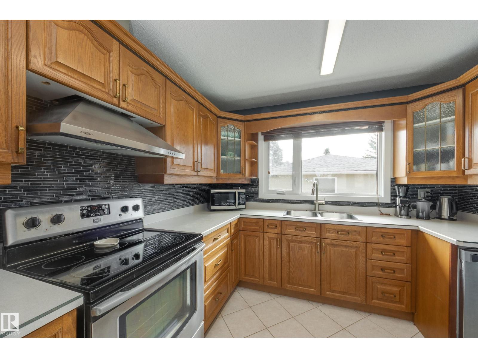 14227 74 ST NW - 10