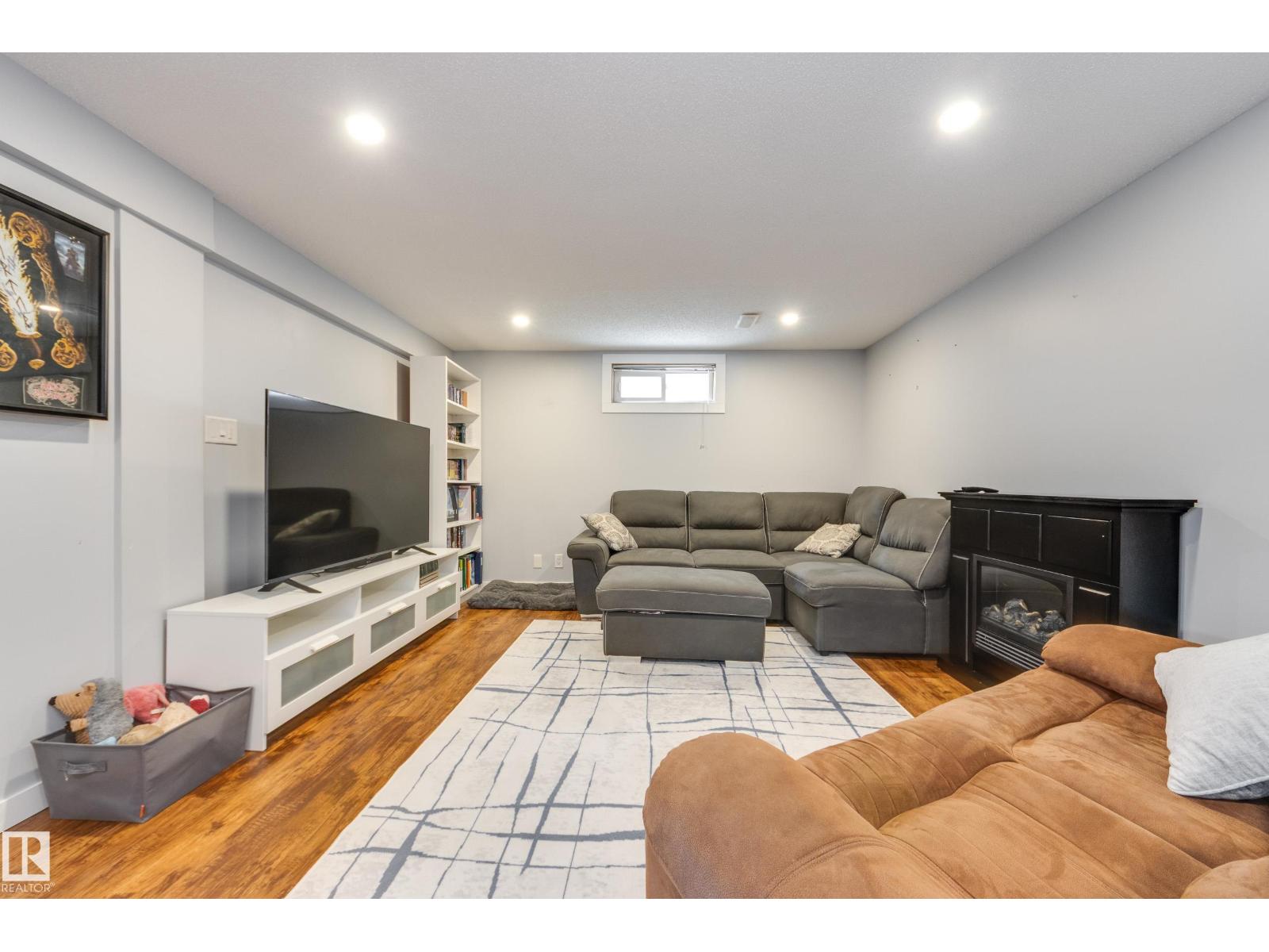 14227 74 ST NW - 21