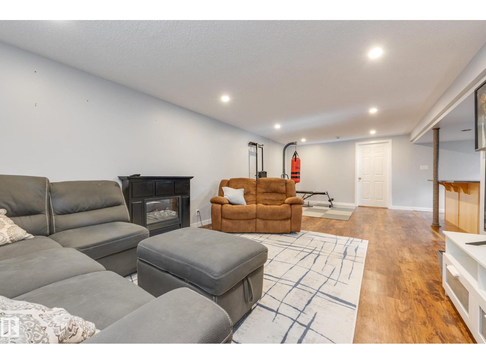 14227 74 ST NW - 22