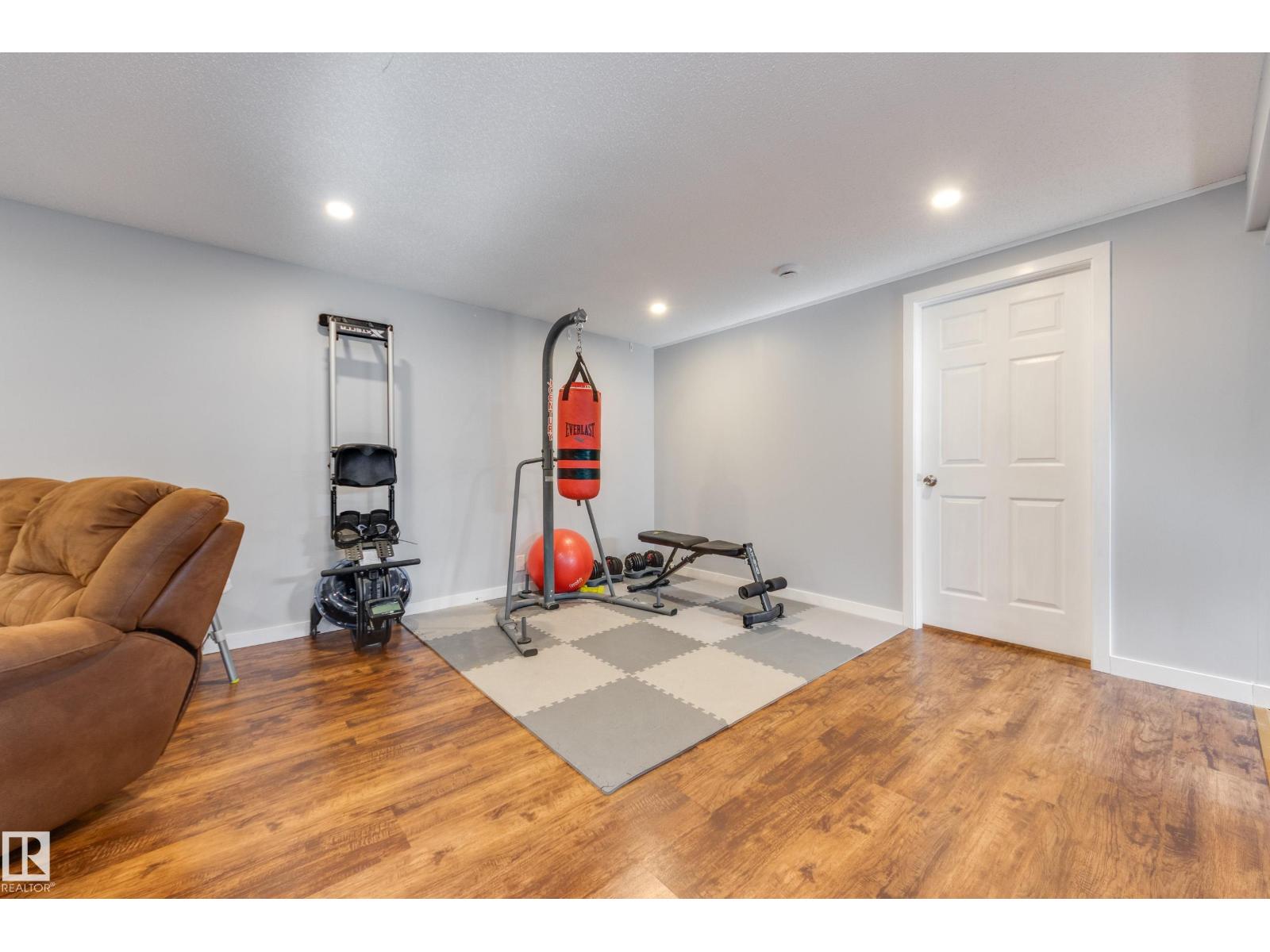 14227 74 ST NW - 23
