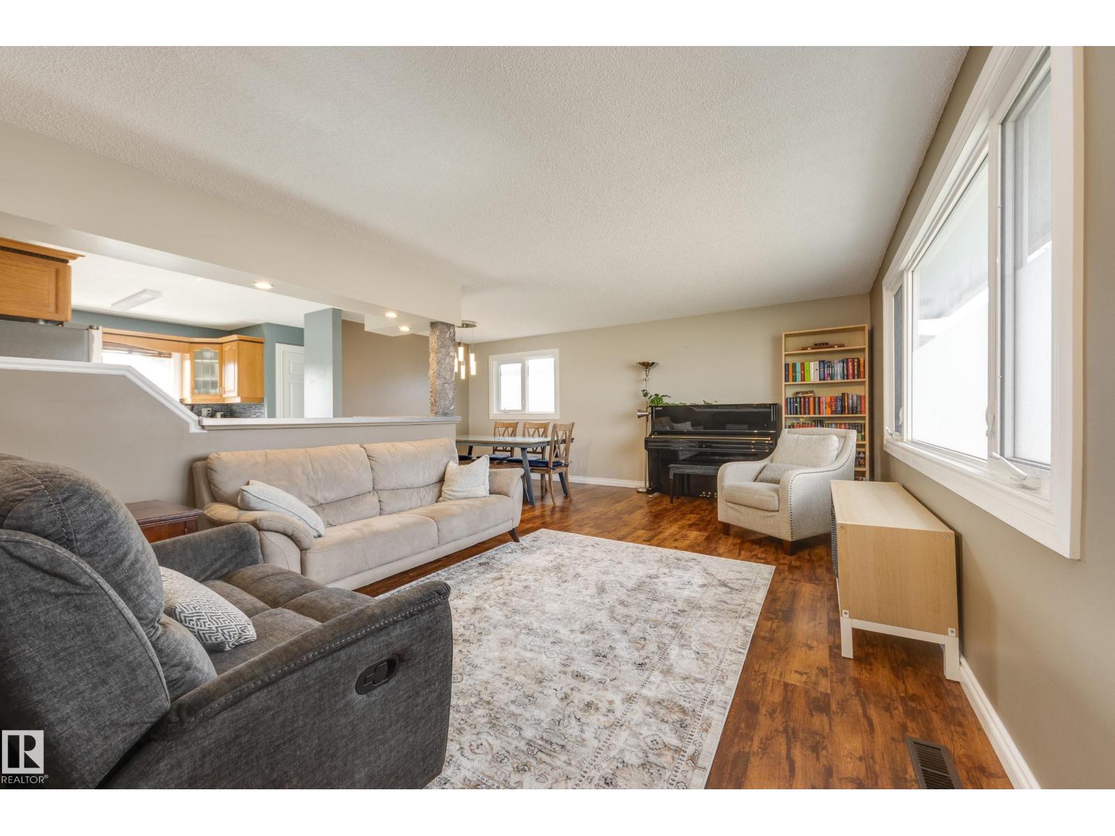 14227 74 ST NW - 3