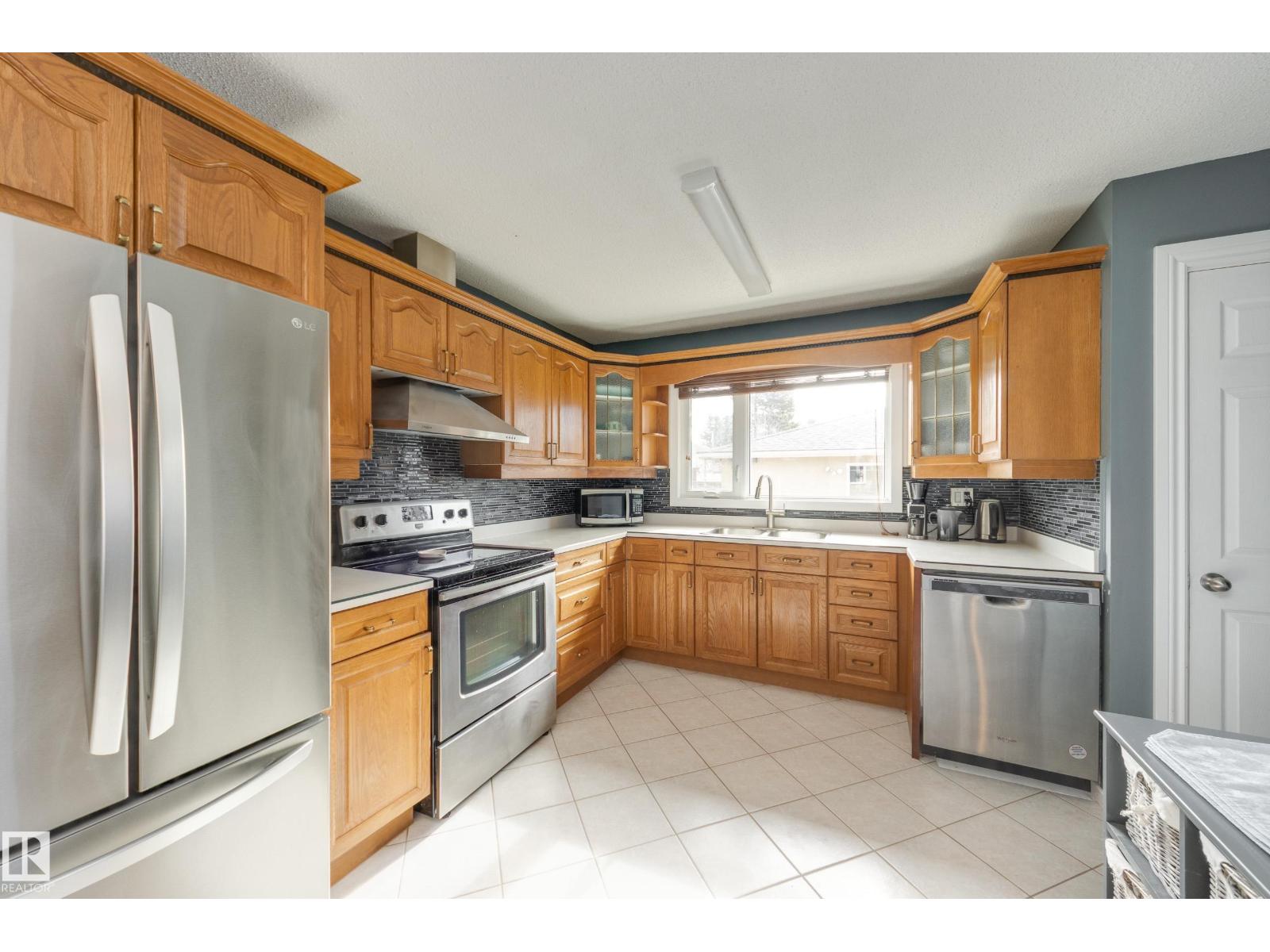 14227 74 ST NW - 8