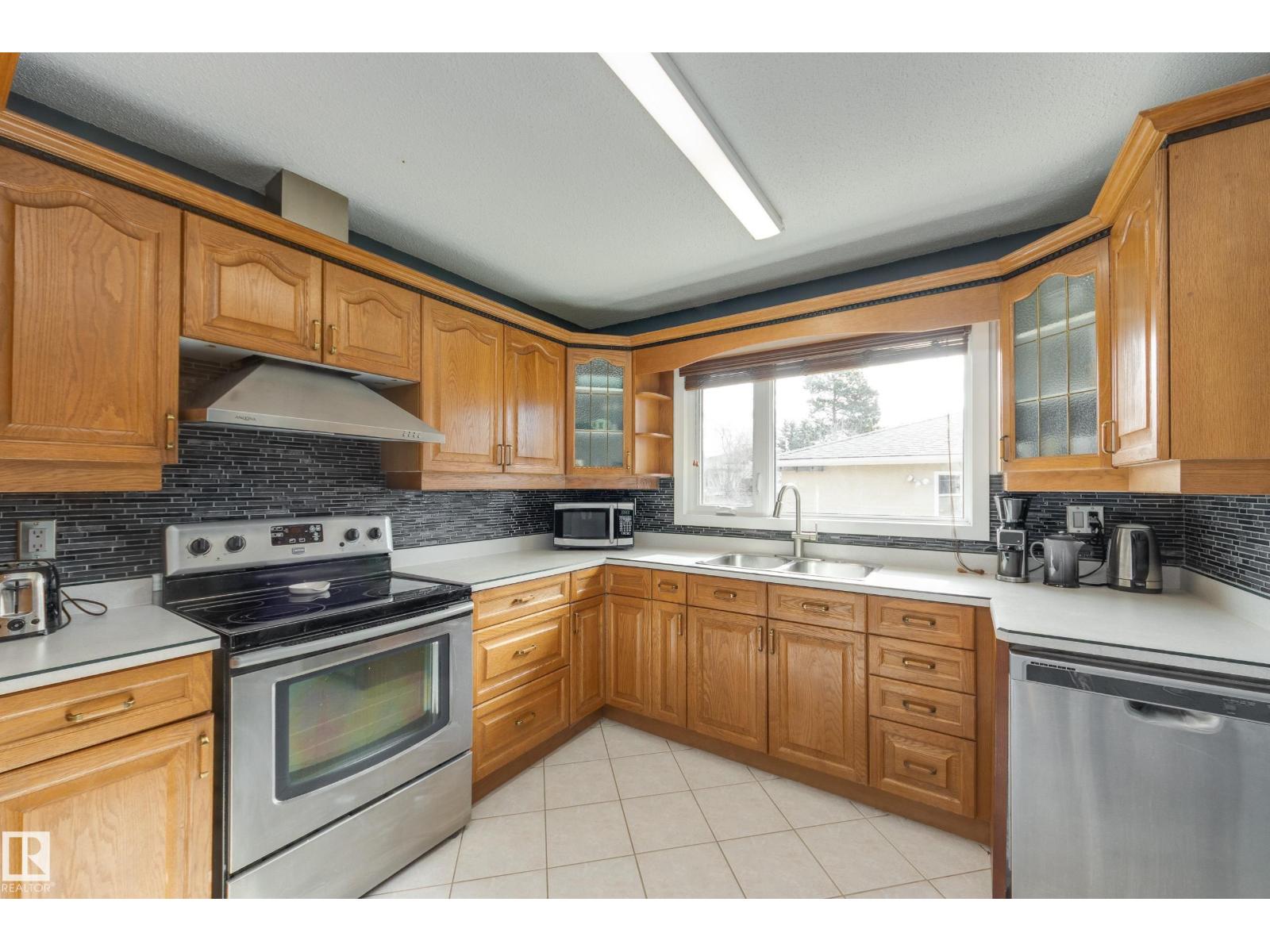 14227 74 ST NW - 9