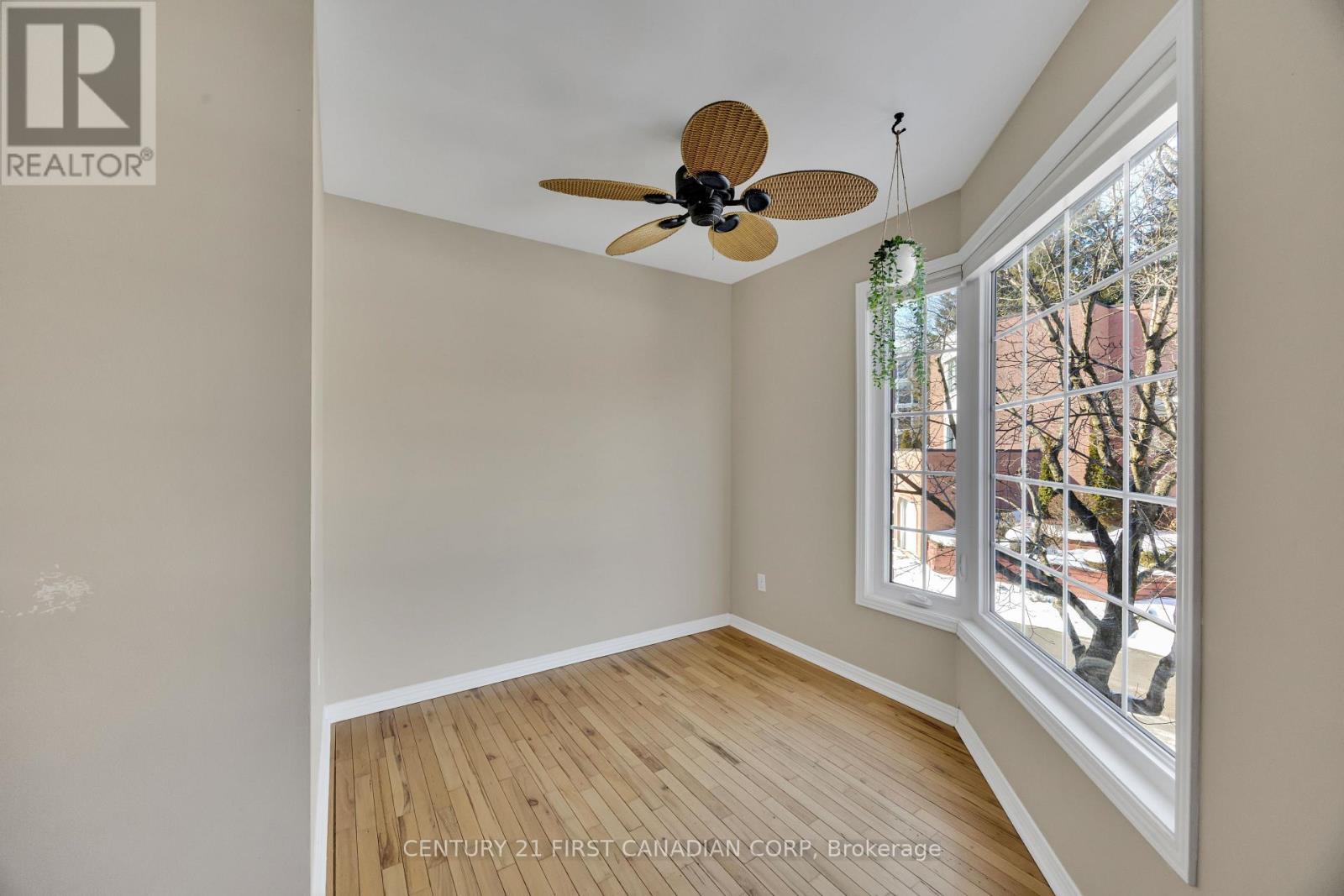 3 - 703 WINDERMERE ROAD — photo 9