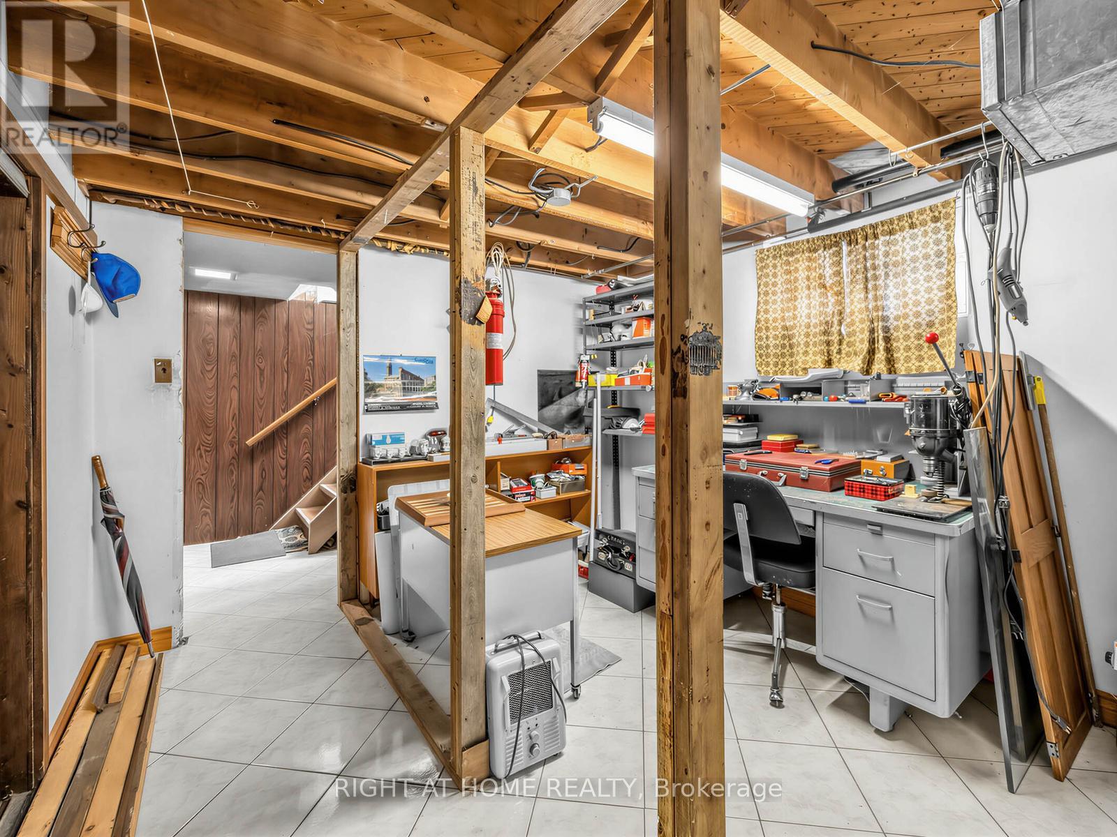 524 COLBORNE STREET E - 25