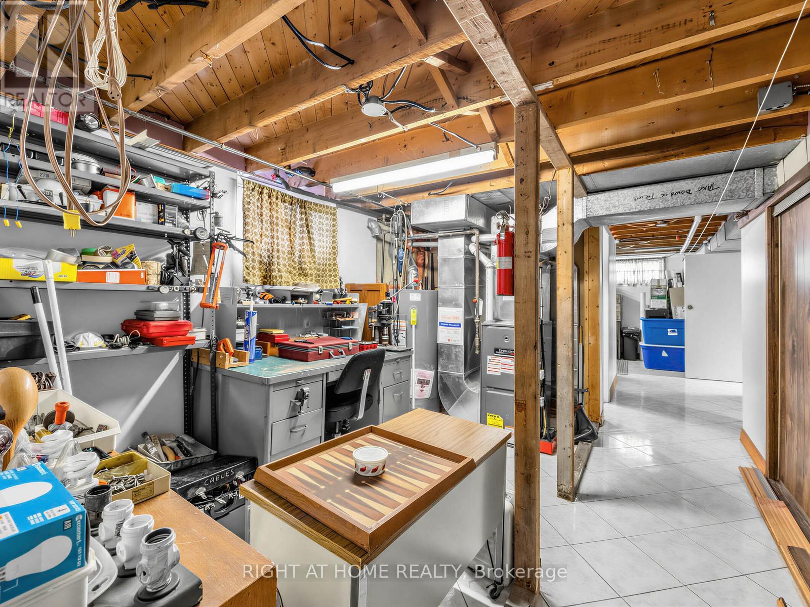 524 COLBORNE STREET E - 26