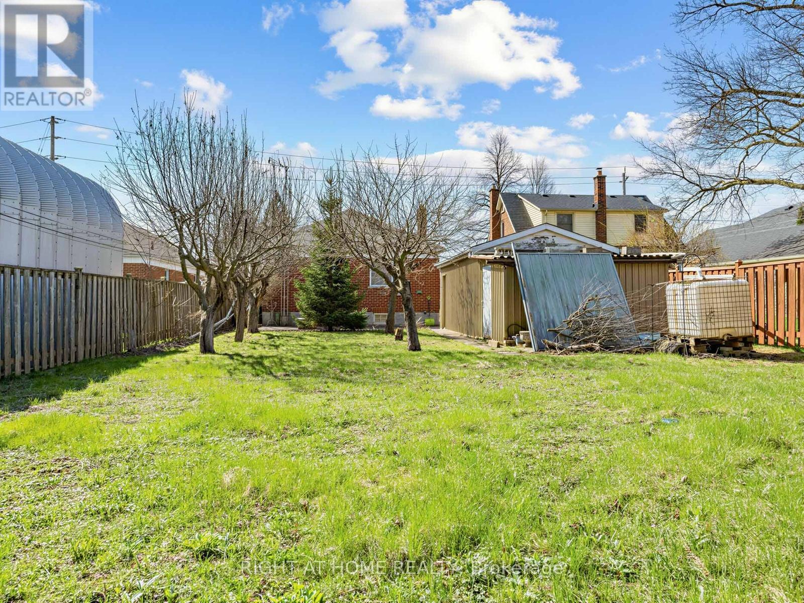 524 COLBORNE STREET E - 36