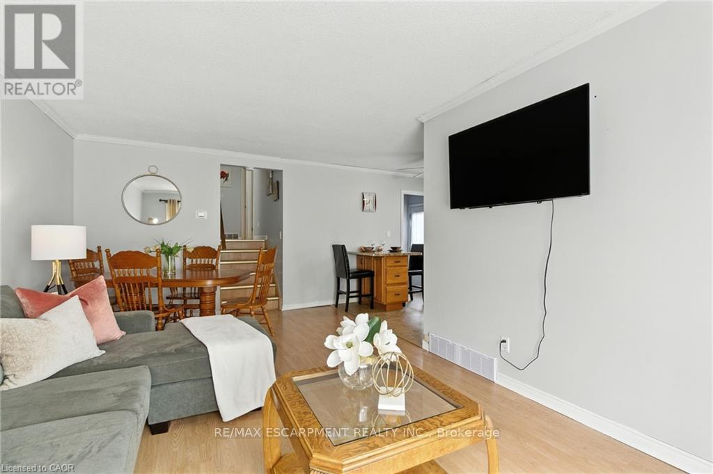 30 RAINBOW COURT - 5