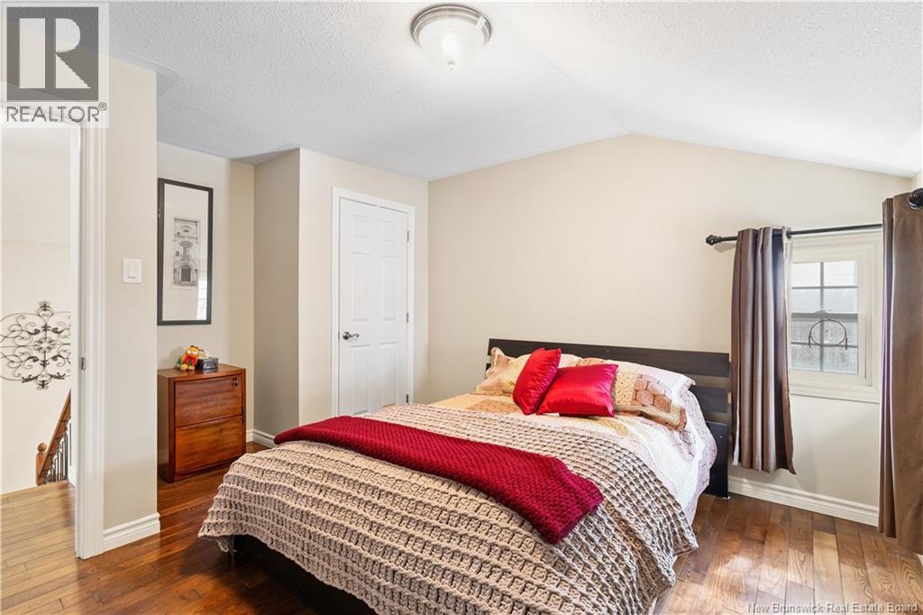 1 SILVERWOOD DRIVE - 21