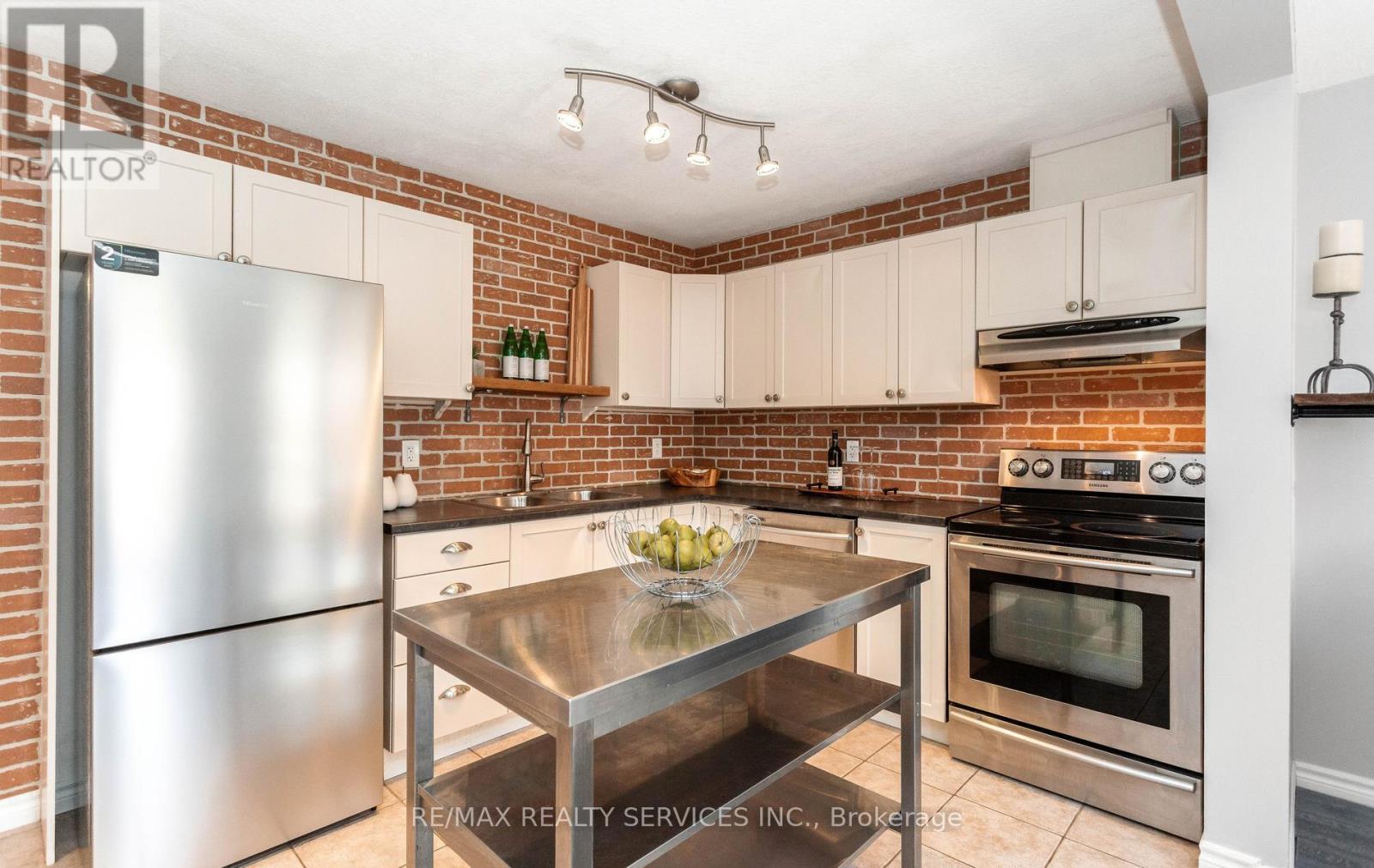 49 JAMES ARNOTT CRESCENT — photo 10