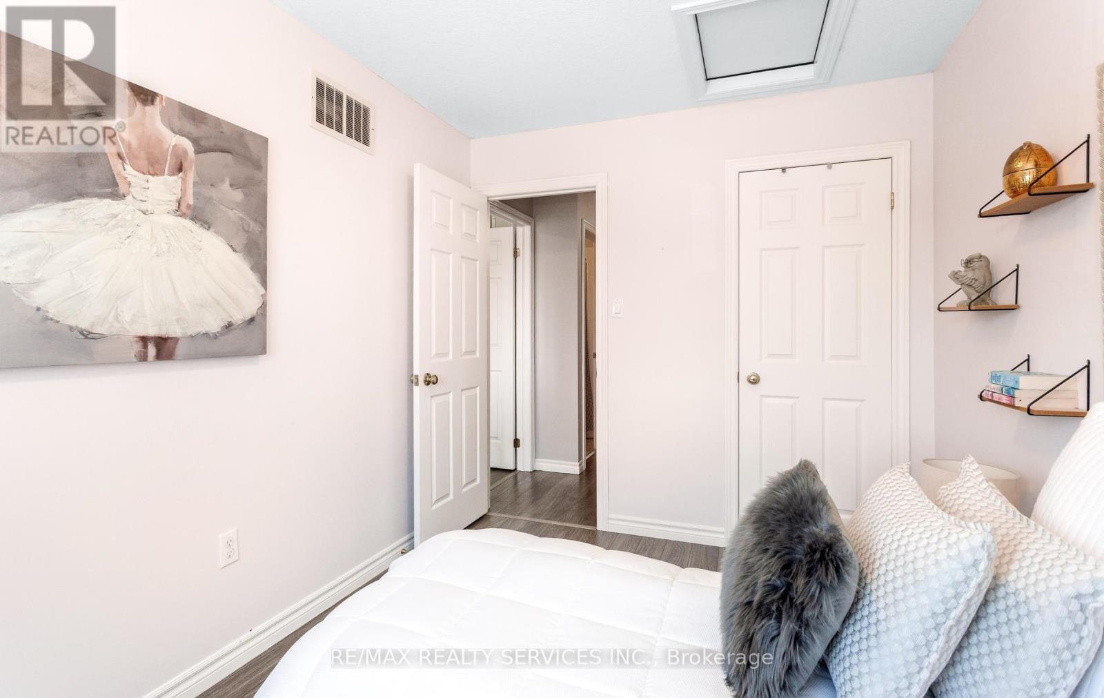 49 JAMES ARNOTT CRESCENT — photo 21