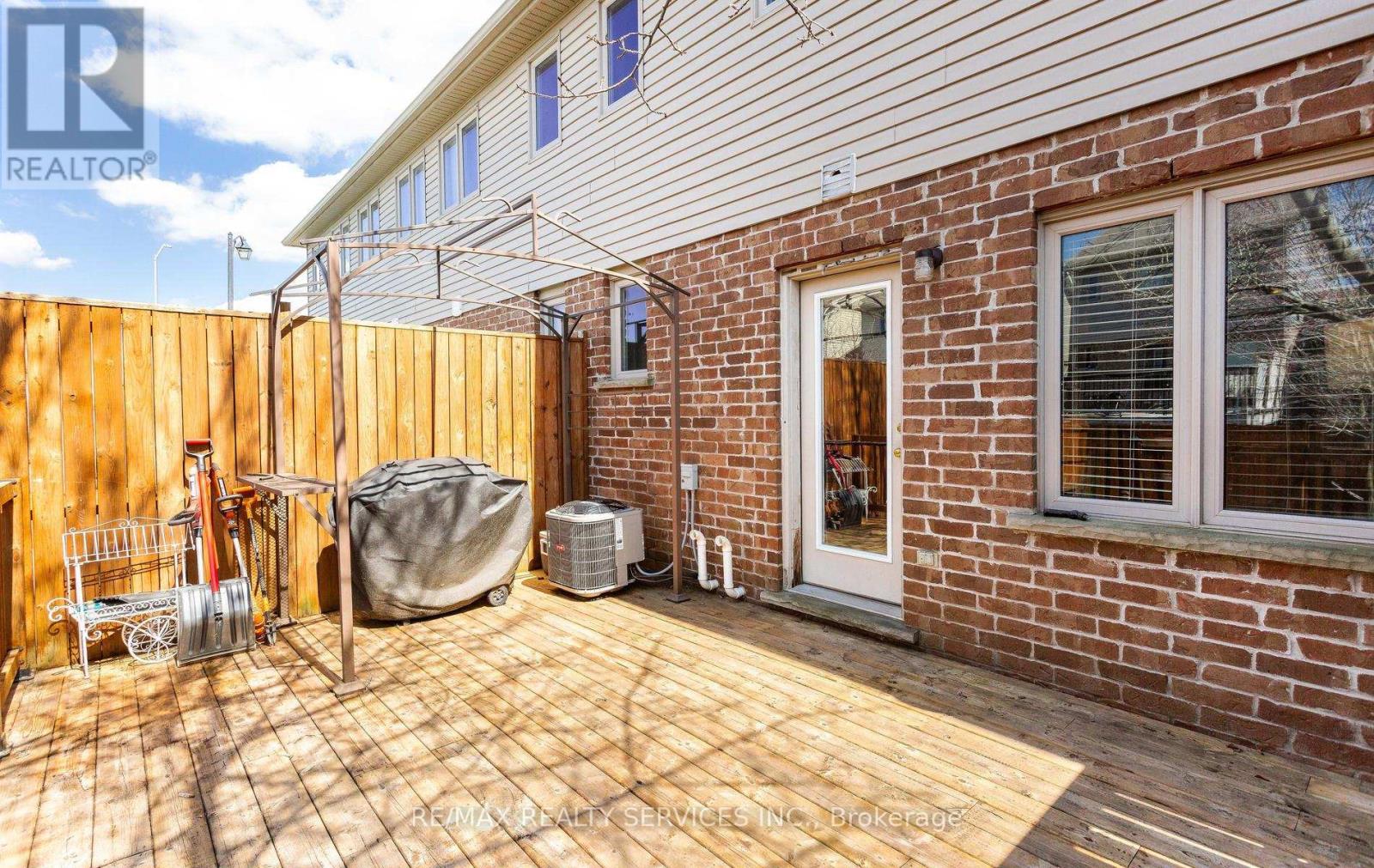49 JAMES ARNOTT CRESCENT — photo 31
