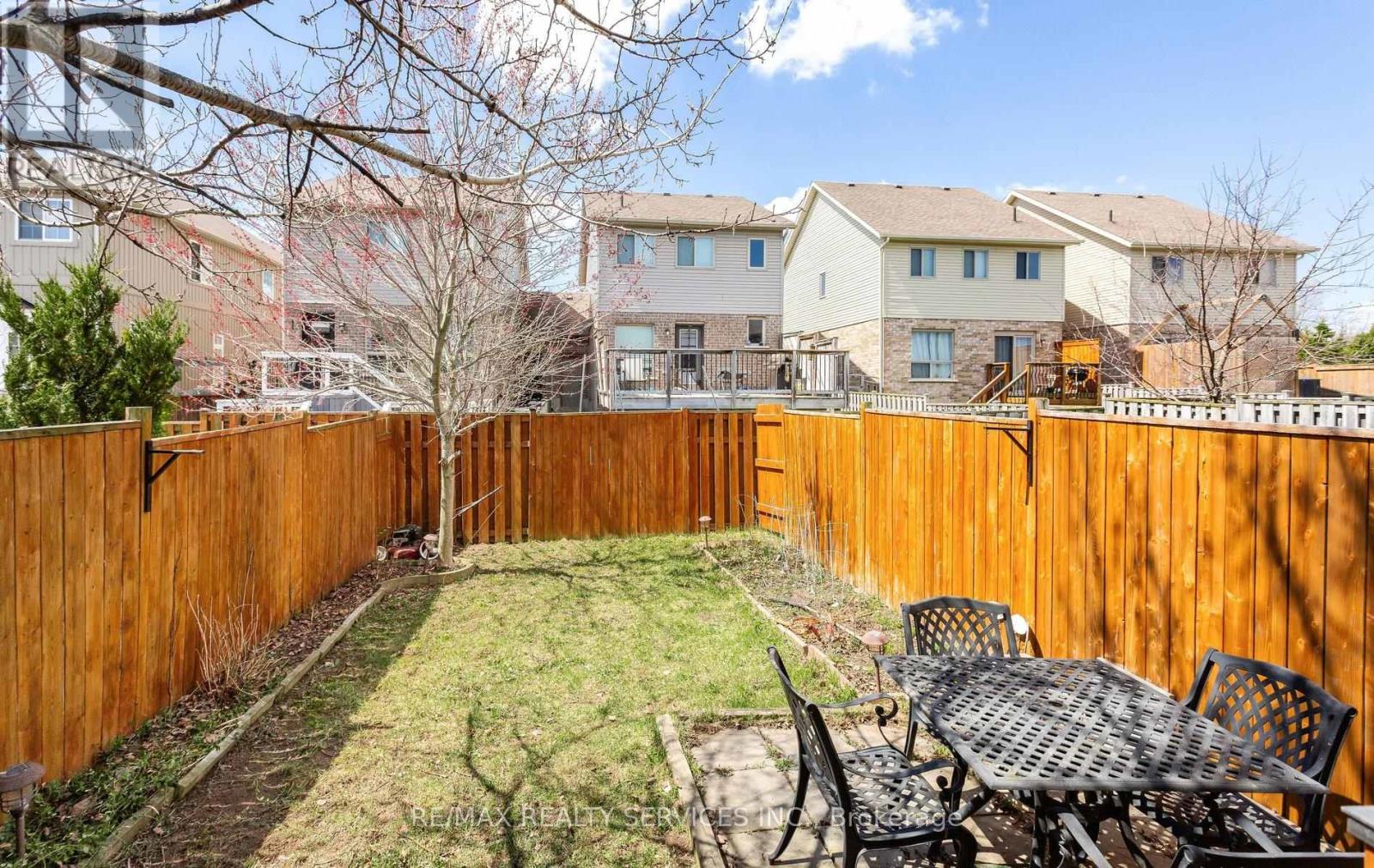 49 JAMES ARNOTT CRESCENT — photo 32