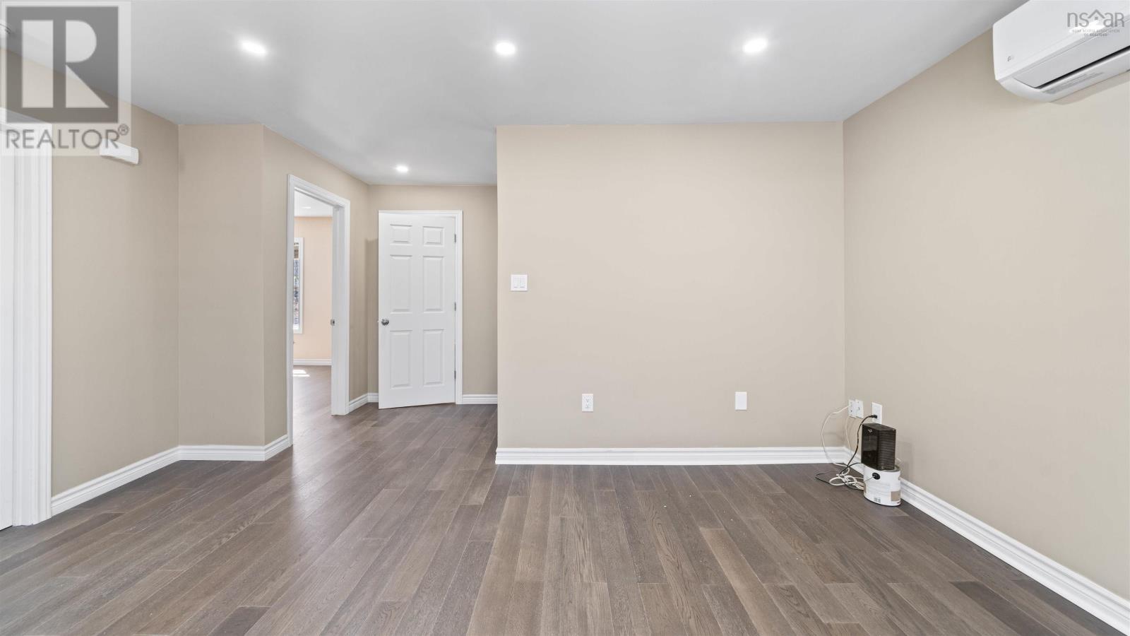 Property 34 of 49 of 3658 Albert Street