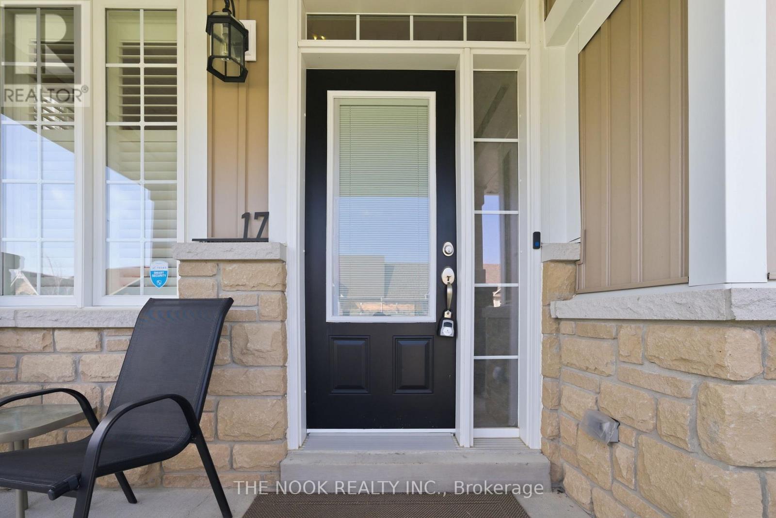 17 DEACON CRESCENT, Kawartha Lakes (Lindsay), Ontario, K9V0L4 — Photo 4
